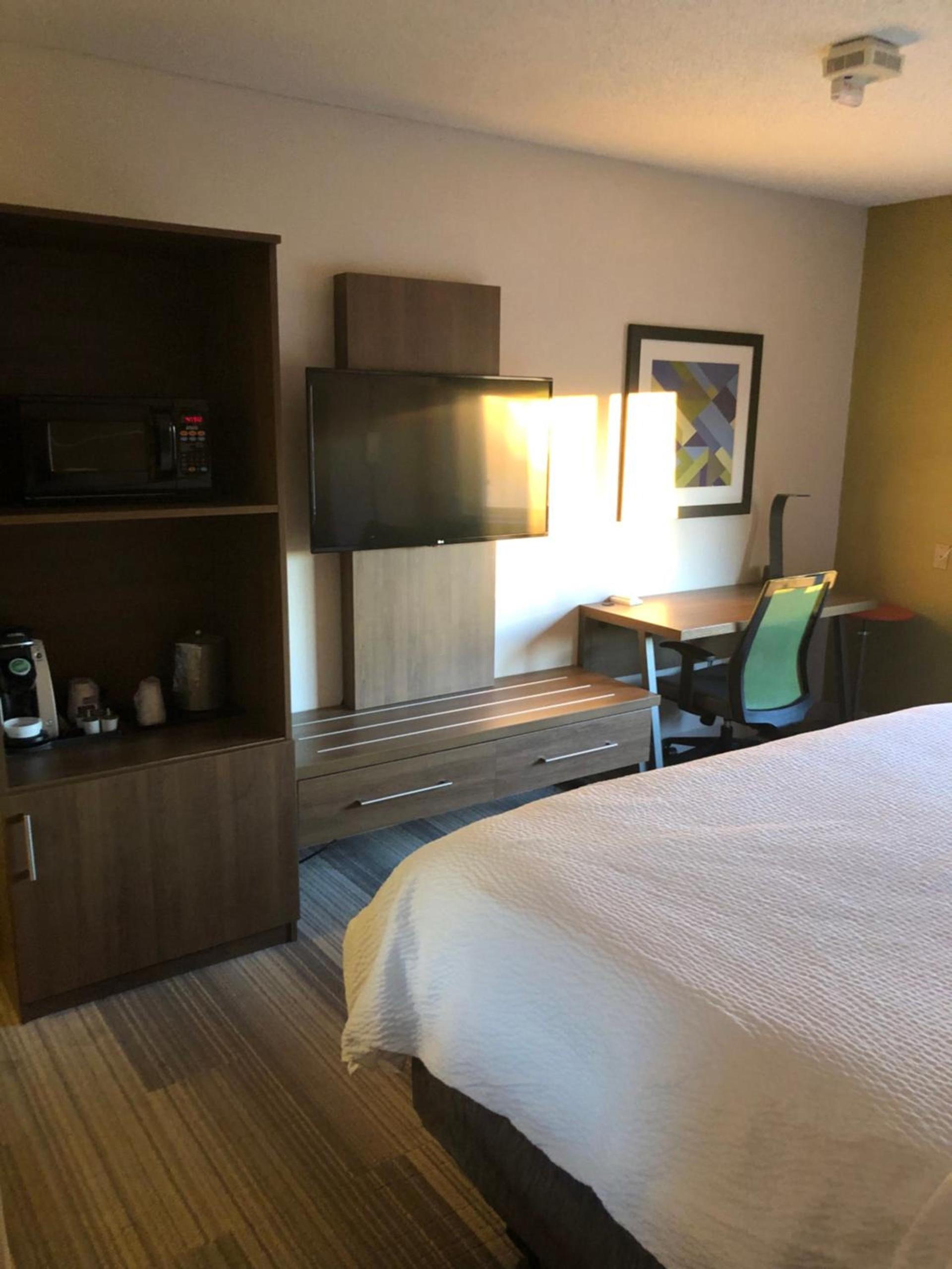 Holiday Inn Express Mt. Vernon by IHG photo 78