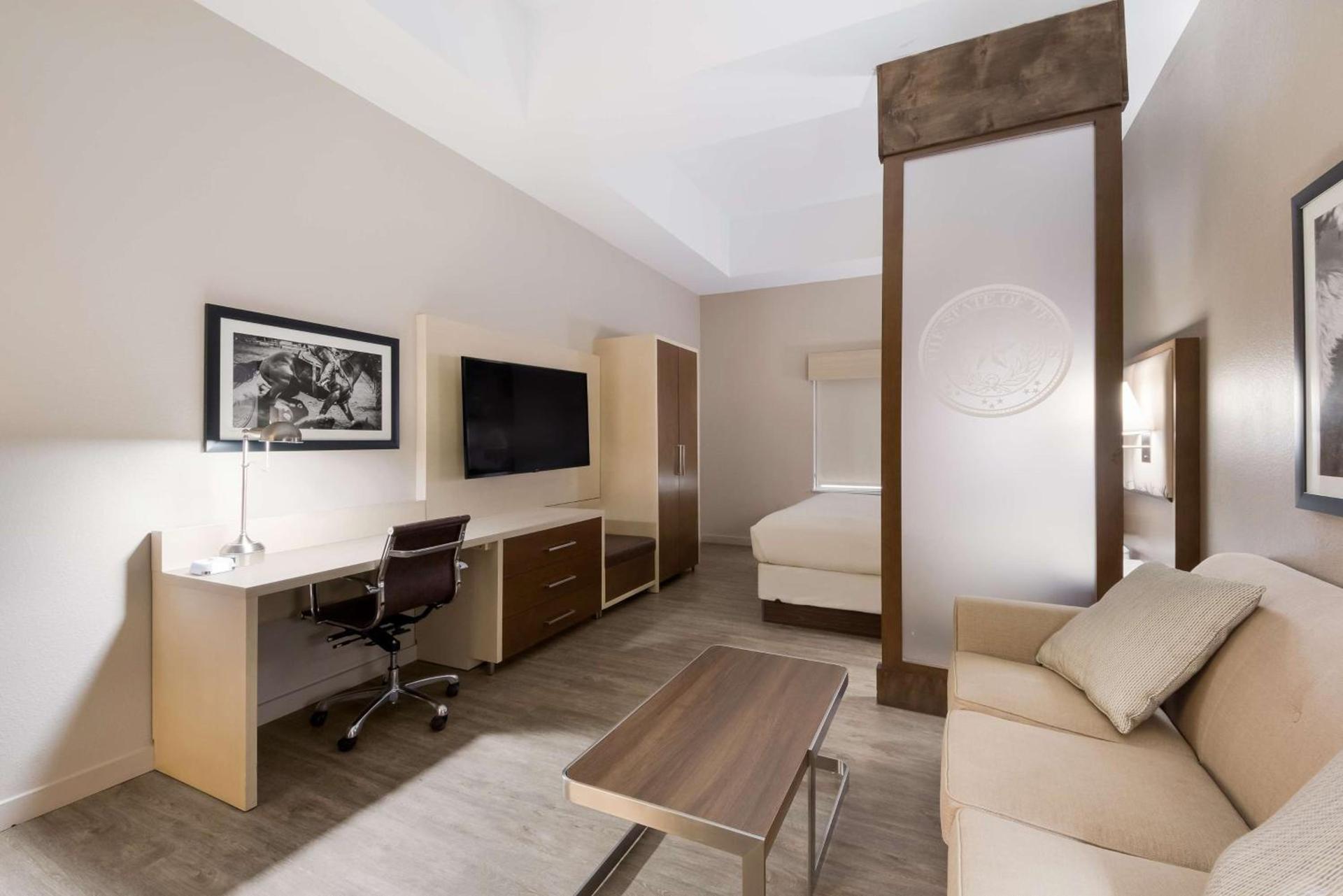 Best Western Bandera Suites & Saloon photo 12