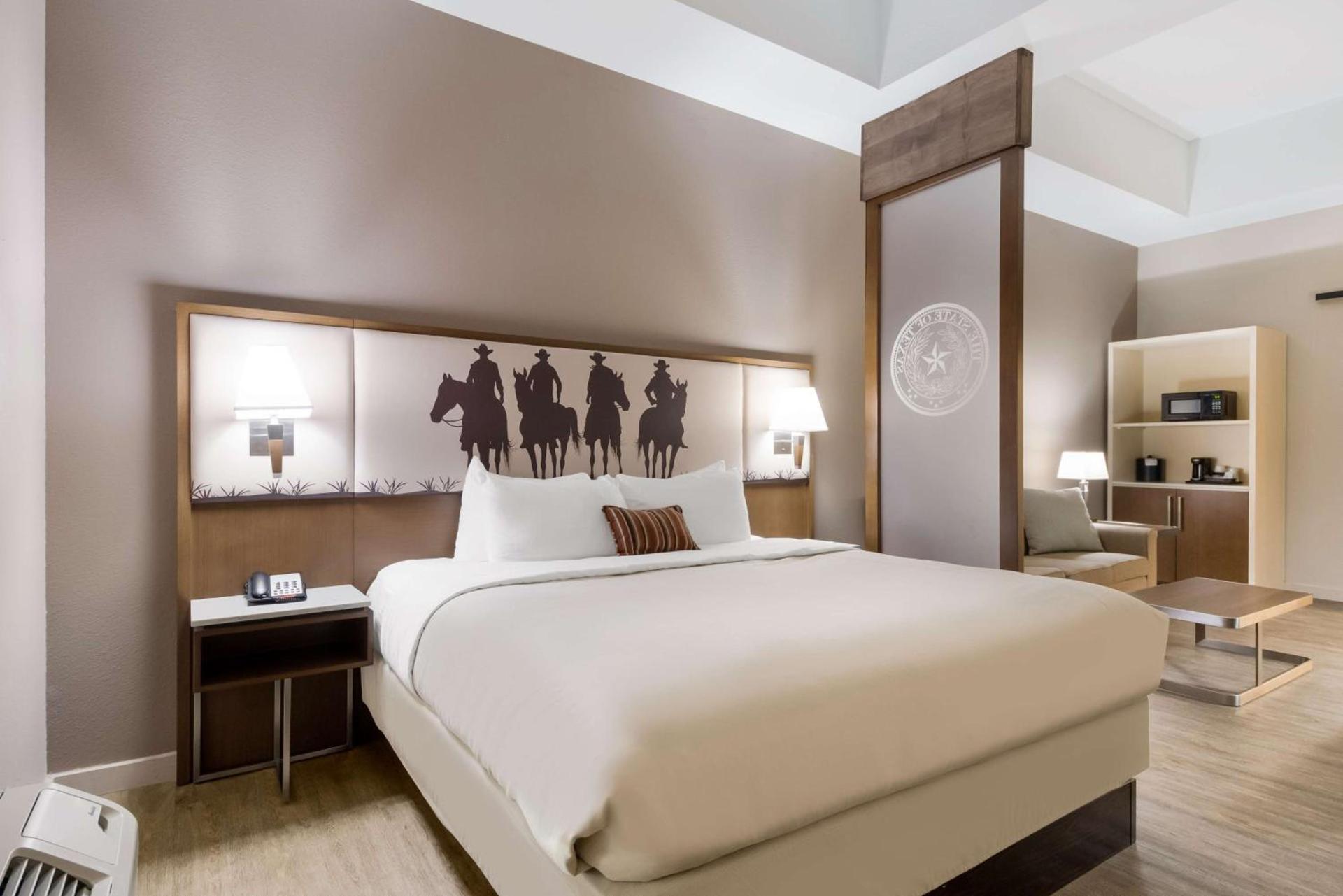 Best Western Bandera Suites & Saloon photo 2