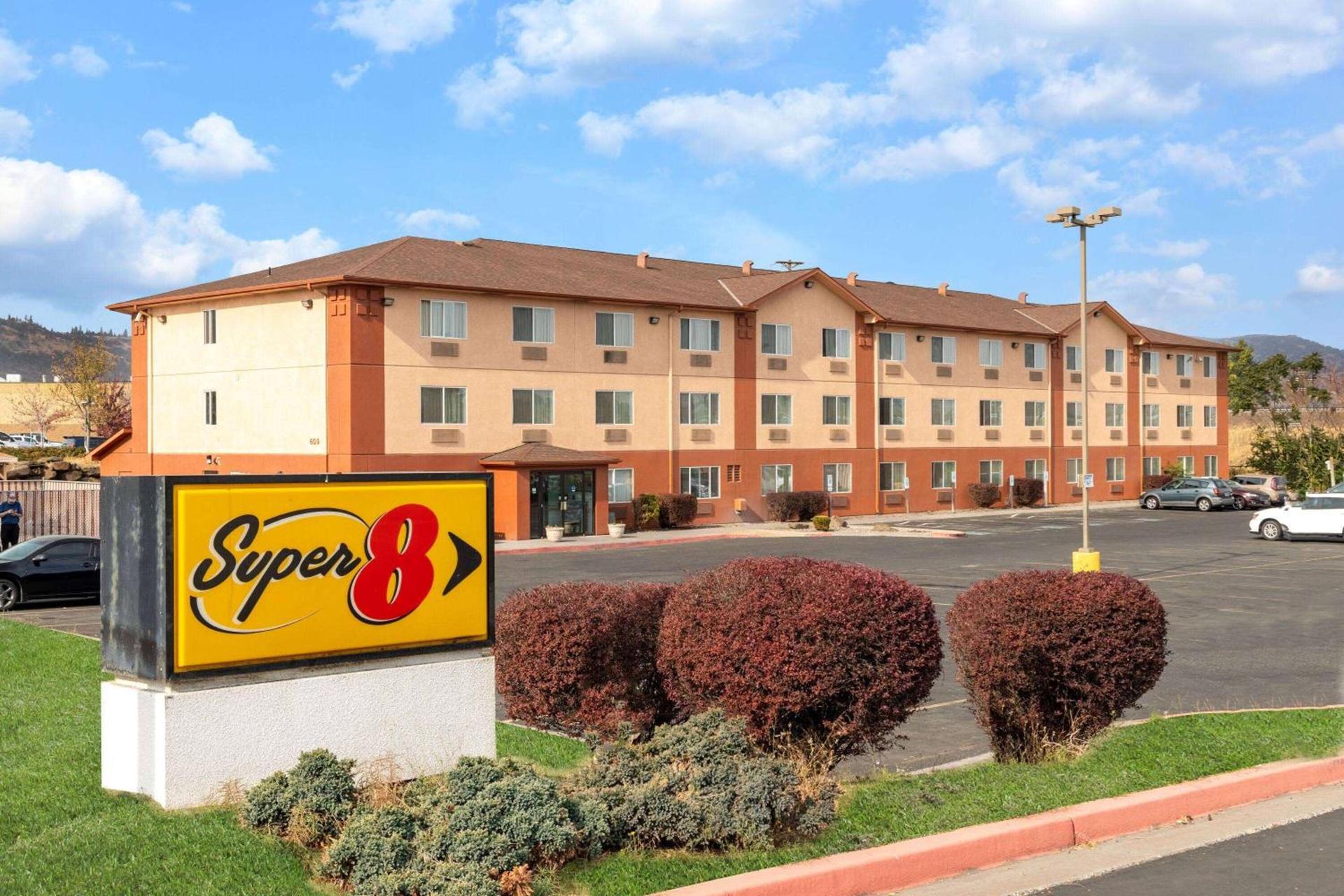 Super 8 by Wyndham The Dalles OR photo 2