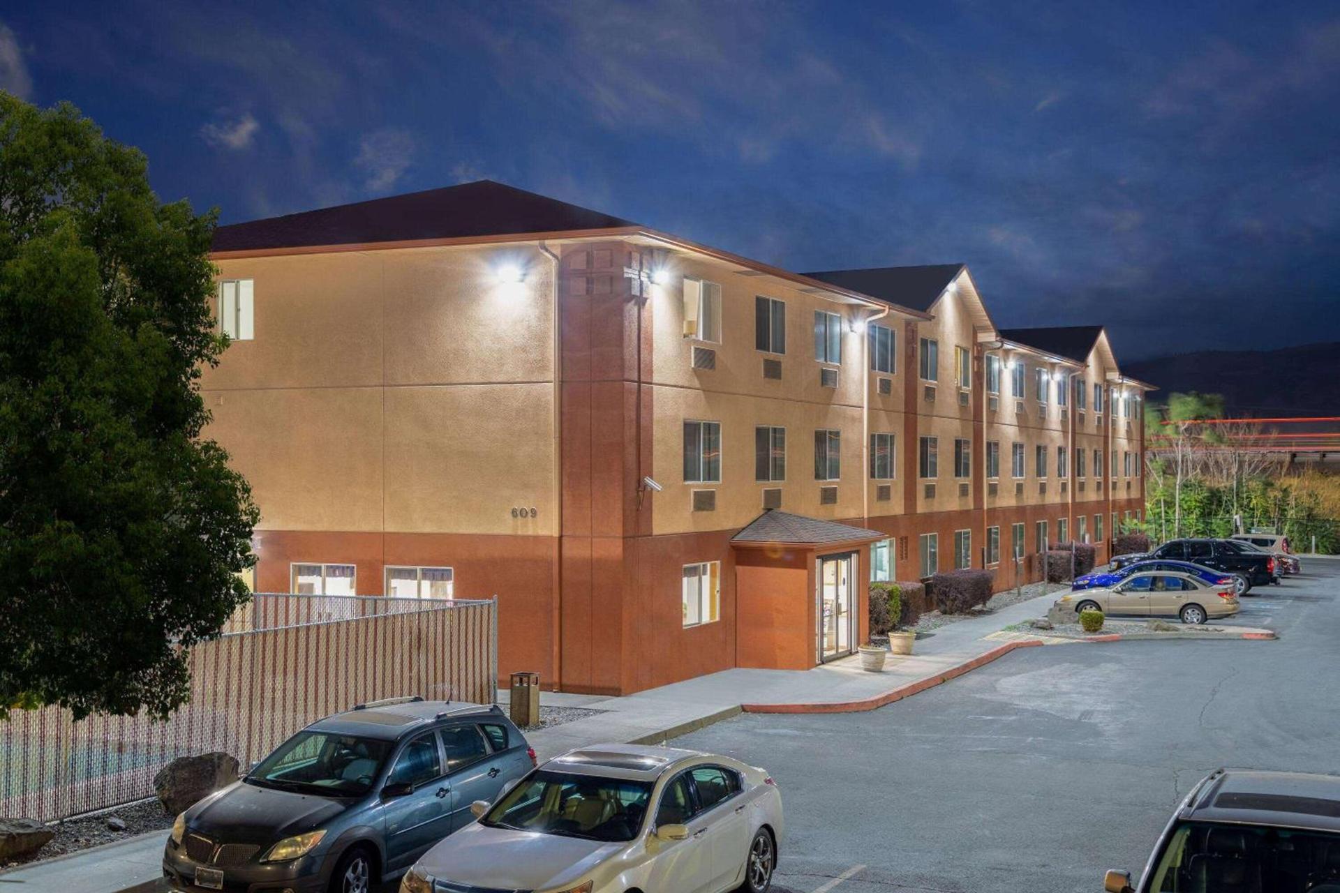 Super 8 by Wyndham The Dalles OR photo 4