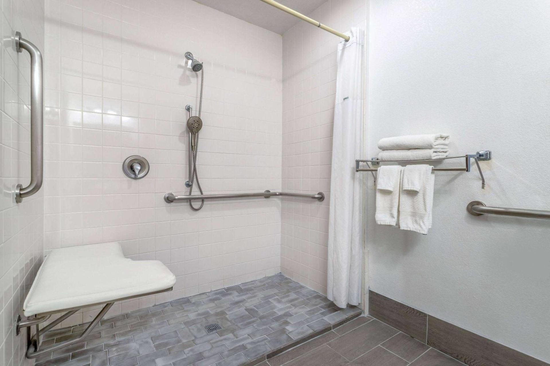 Super 8 by Wyndham The Dalles OR photo 8