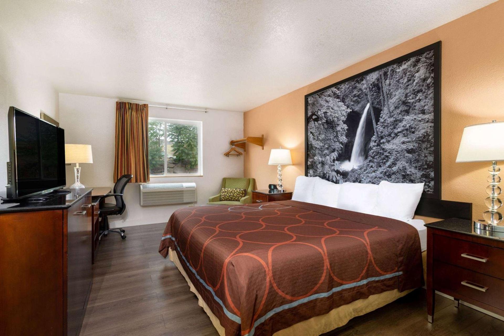 Super 8 by Wyndham The Dalles OR photo 10