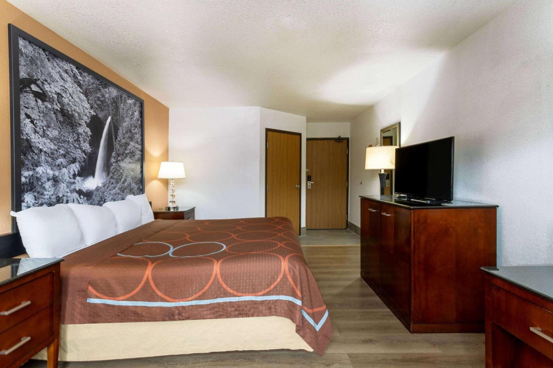 Super 8 by Wyndham The Dalles OR photo 11