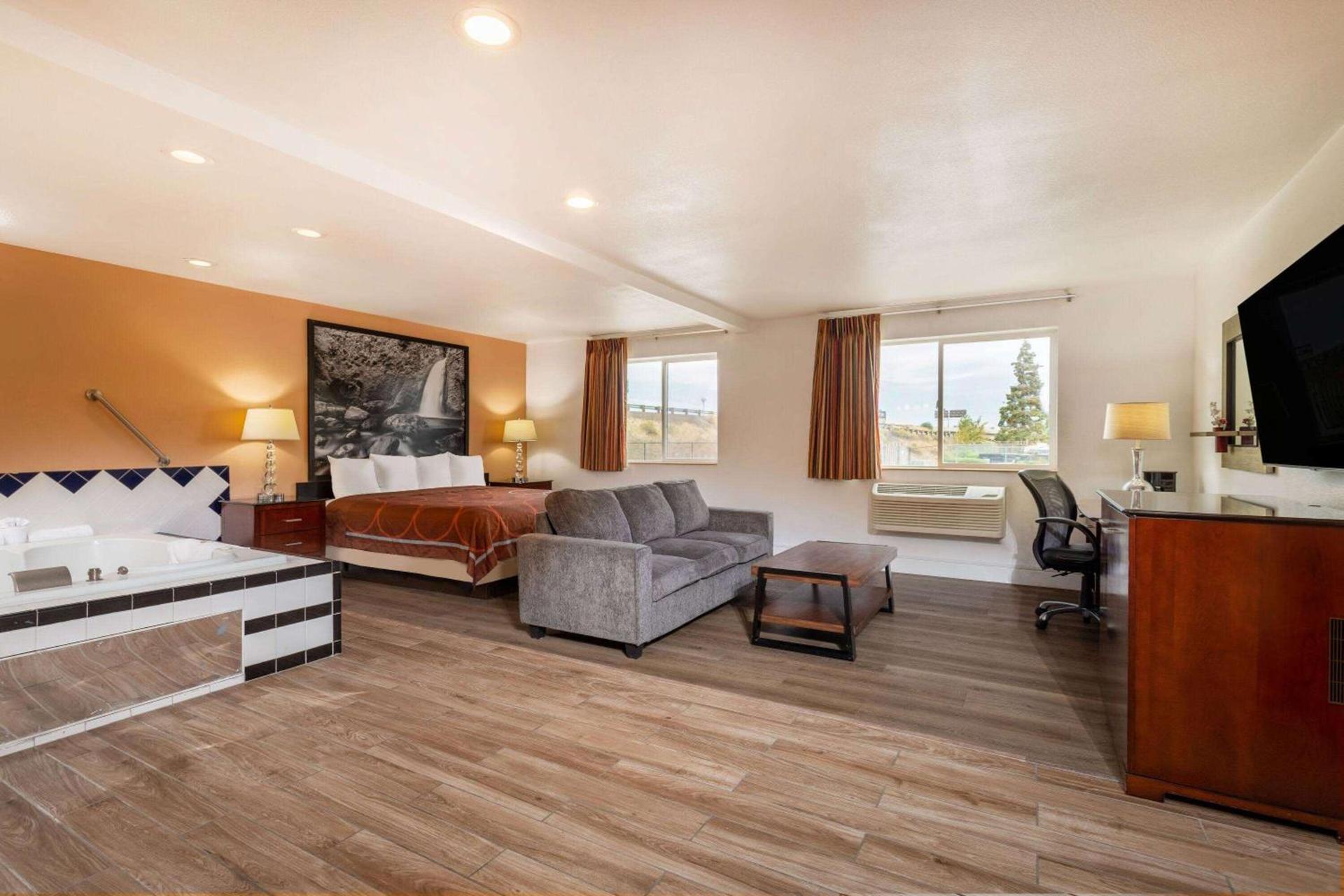 Super 8 by Wyndham The Dalles OR photo 20