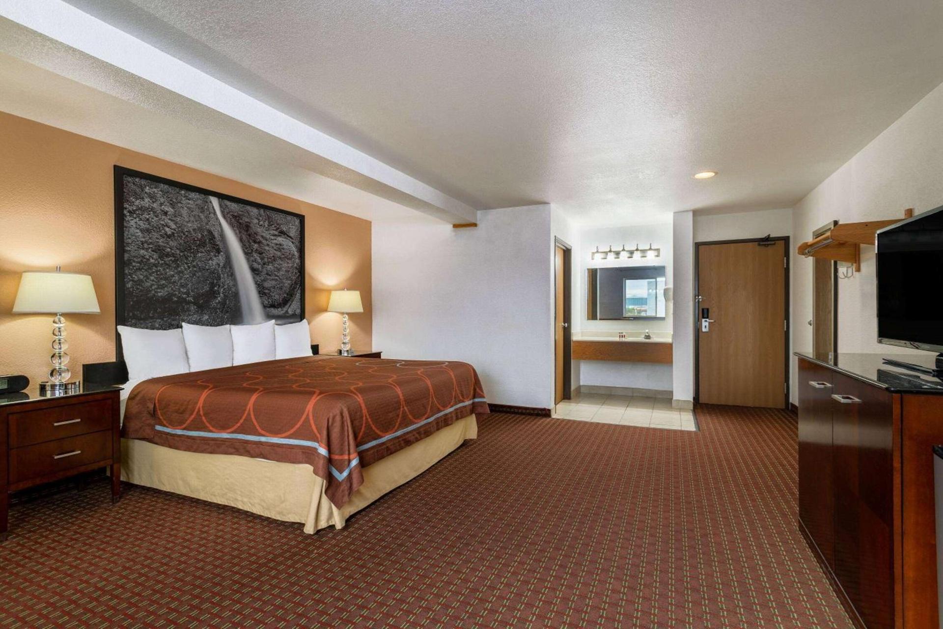 Super 8 by Wyndham The Dalles OR photo 21