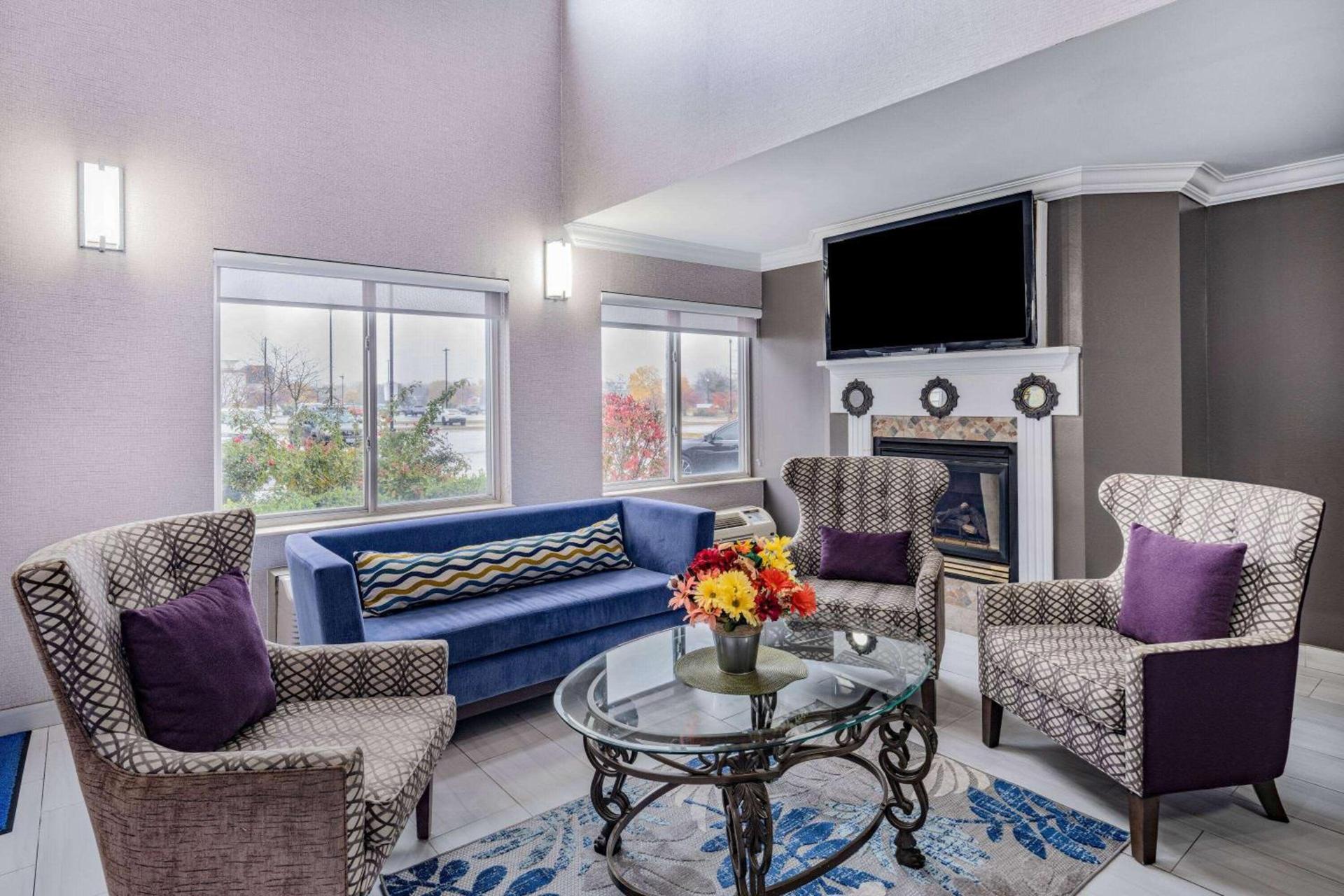 Baymont by Wyndham Gurnee photo 3