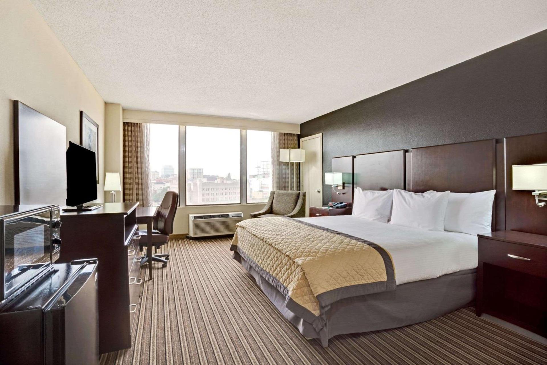 Wyndham Garden Norfolk Downtown photo 10