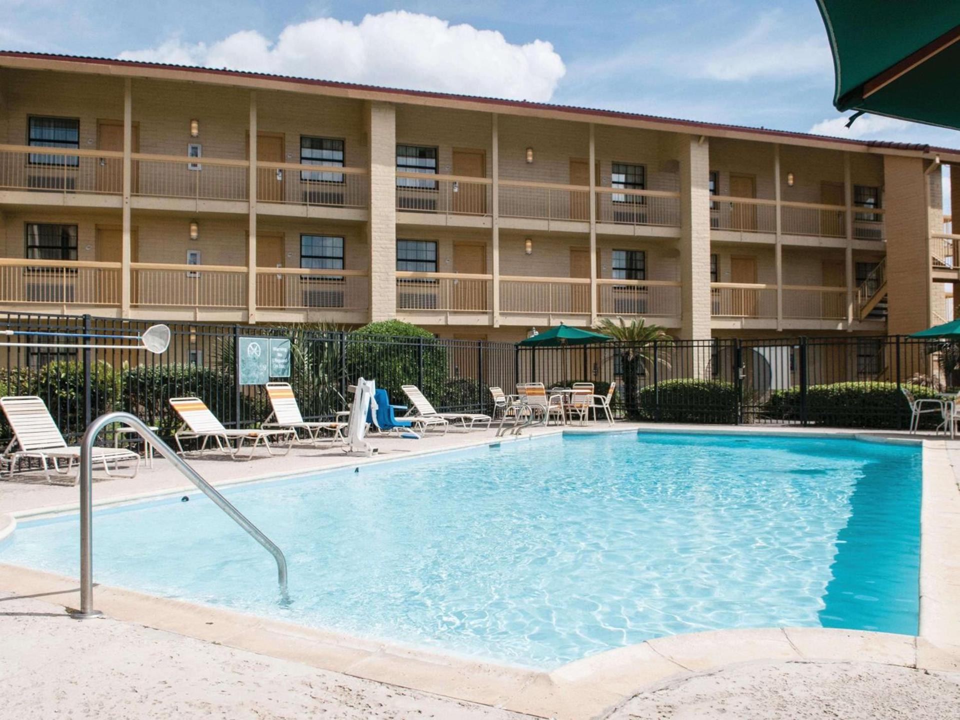 La Quinta Inn by Wyndham New Orleans Veterans / Metairie photo 4