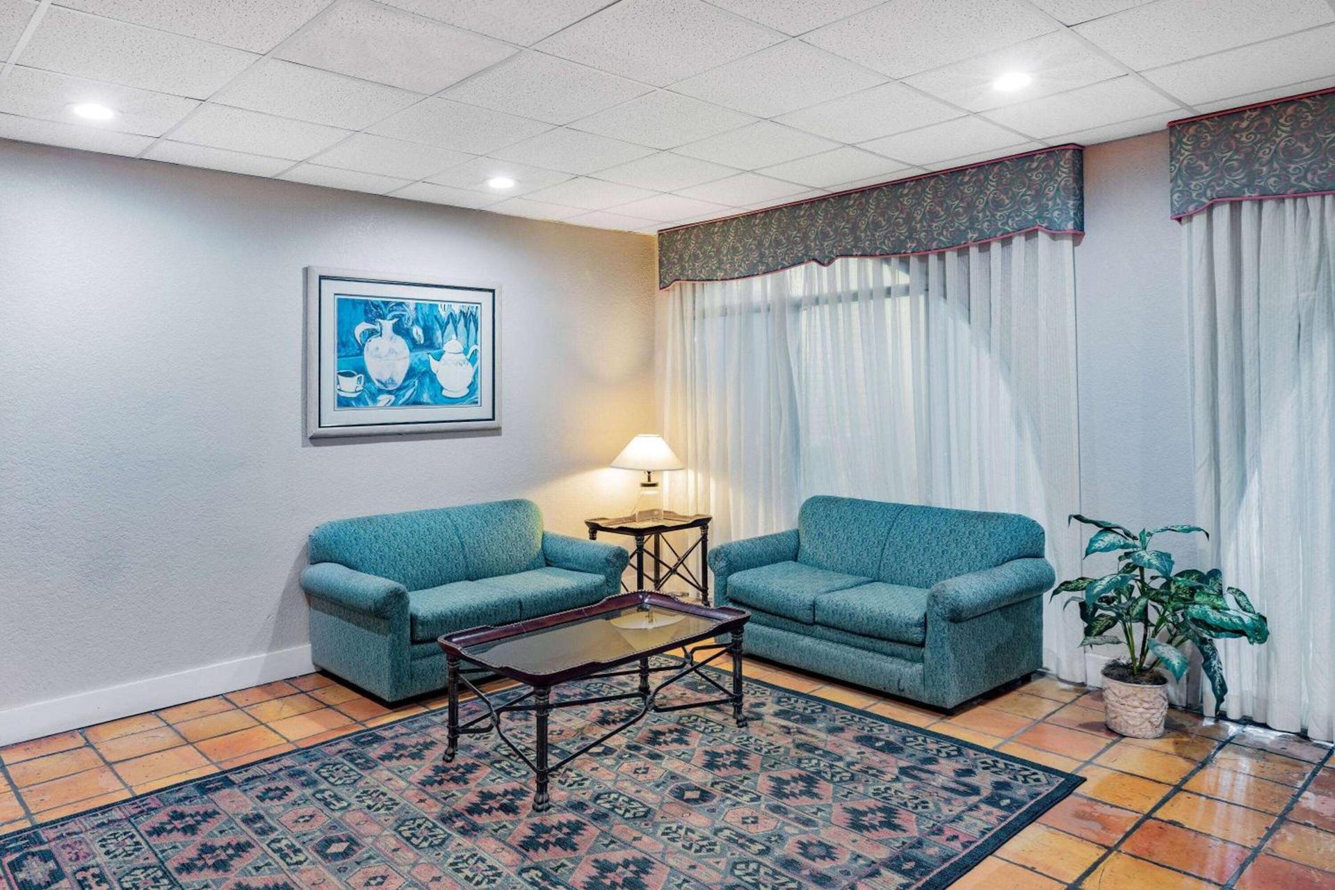 Days Inn by Wyndham Del Rio photo 38
