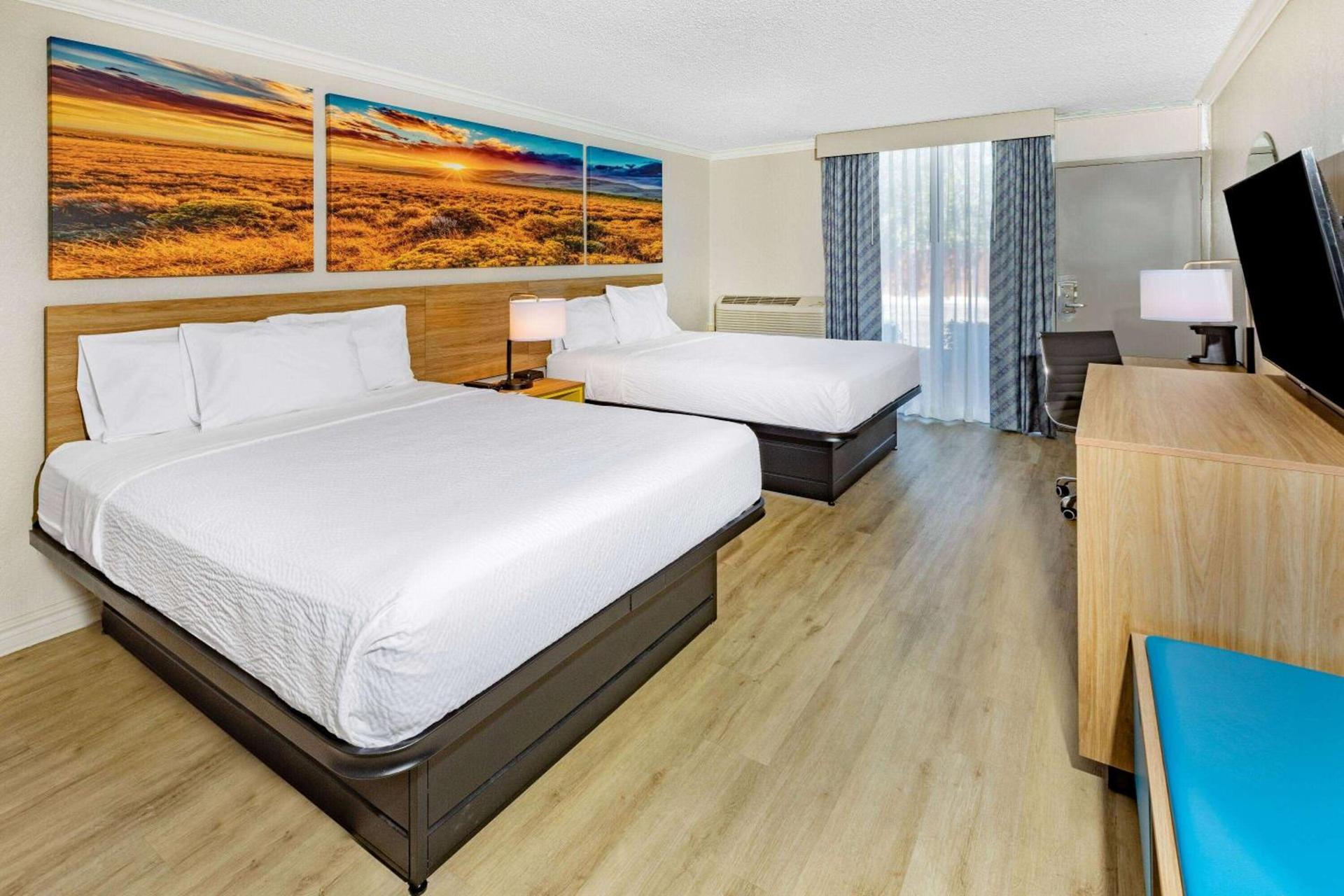 Days Inn by Wyndham Del Rio photo 43