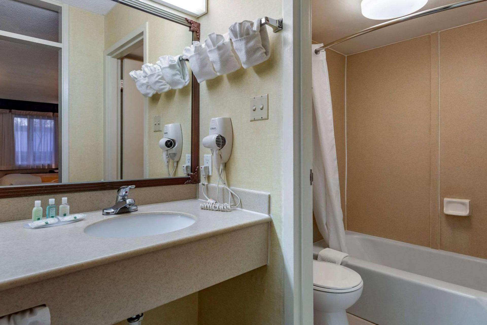 Quality Inn Barstow Route 66 photo 18