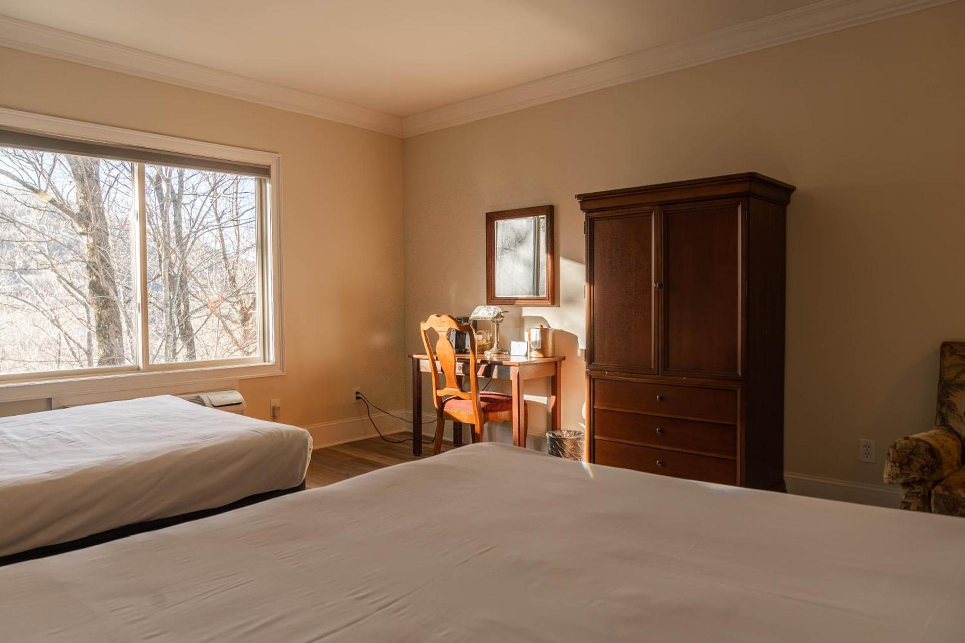 Inn at Crestwood photo 52