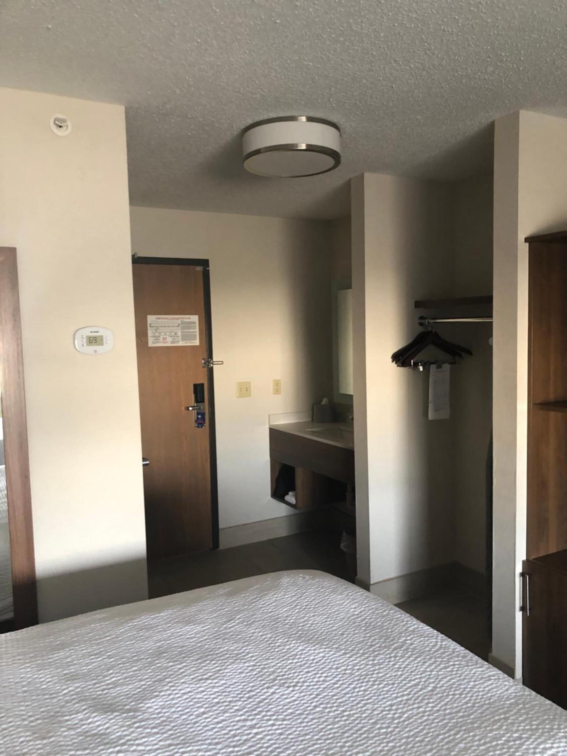 Holiday Inn Express Mt. Vernon by IHG photo 84