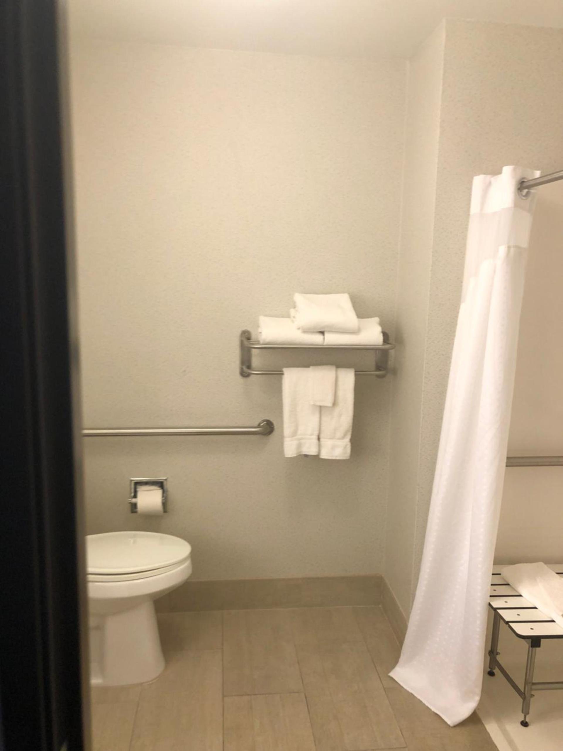 Holiday Inn Express Mt. Vernon by IHG photo 10