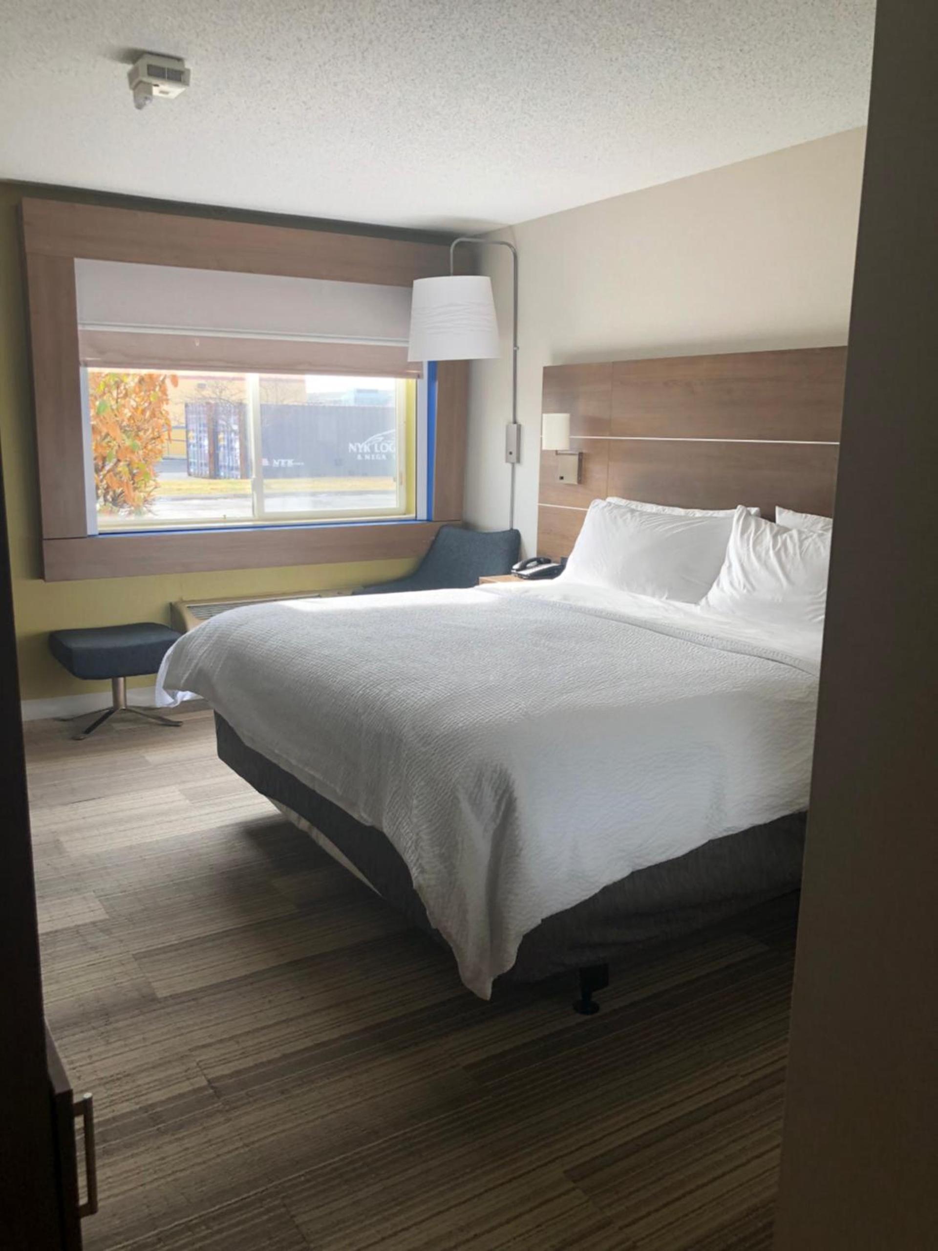 Holiday Inn Express Mt. Vernon by IHG photo 11