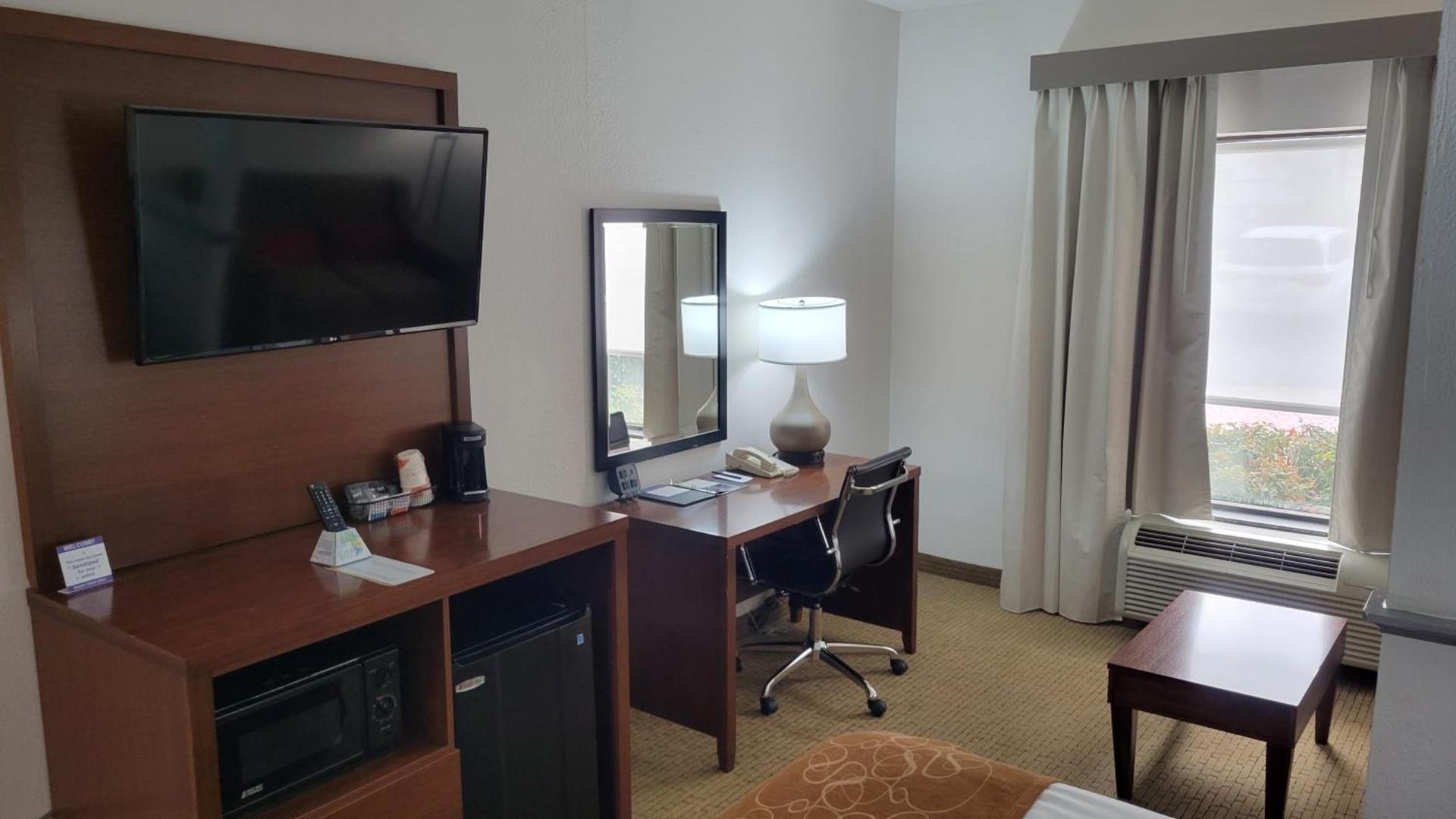 Comfort Suites Cumming-Atlanta near Northside Hospital Forsyth photo 32
