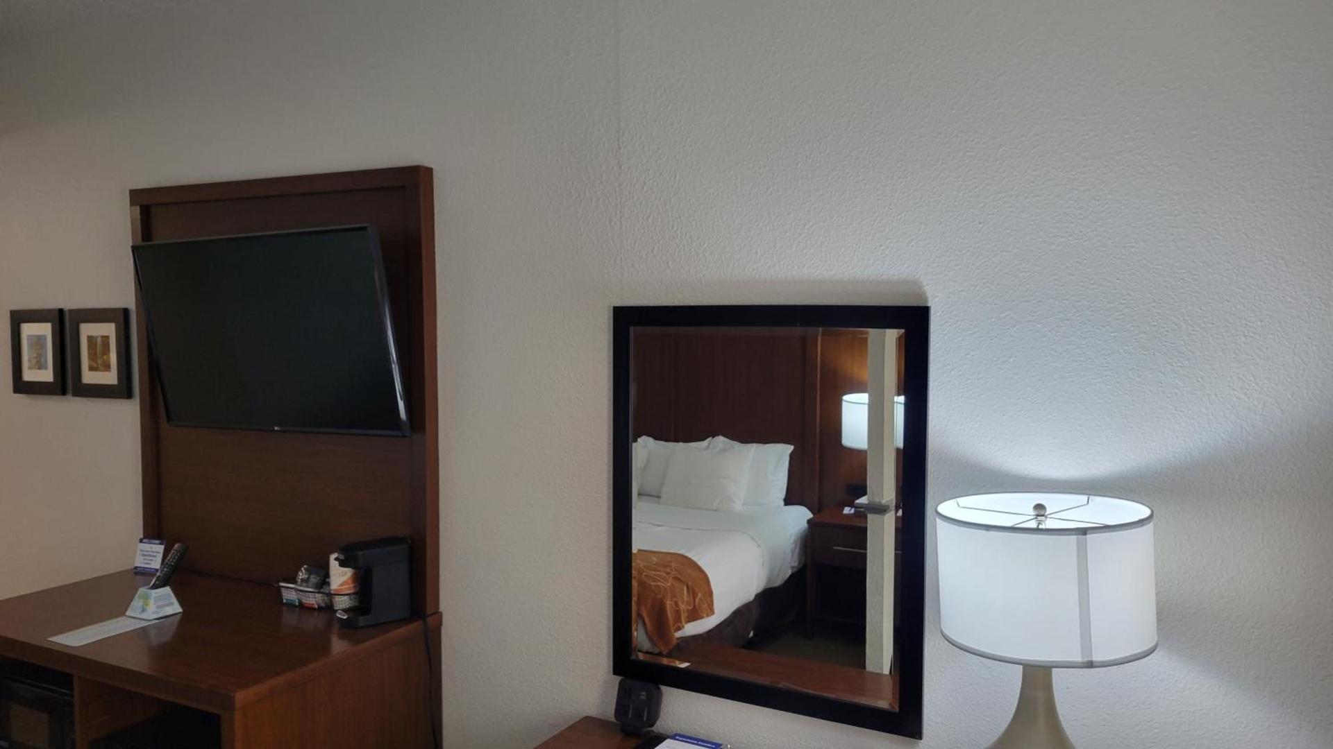 Comfort Suites Cumming-Atlanta near Northside Hospital Forsyth photo 14