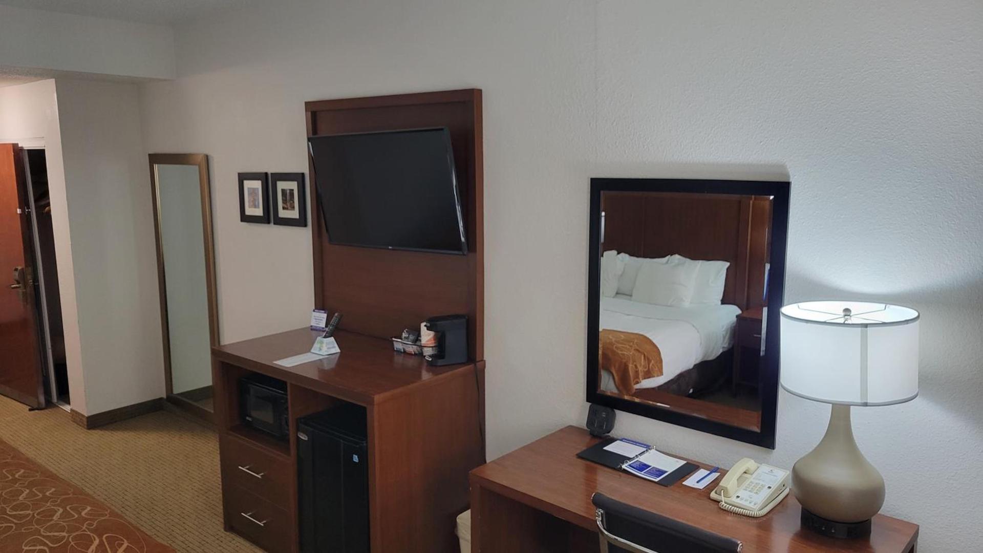 Comfort Suites Cumming-Atlanta near Northside Hospital Forsyth photo 40