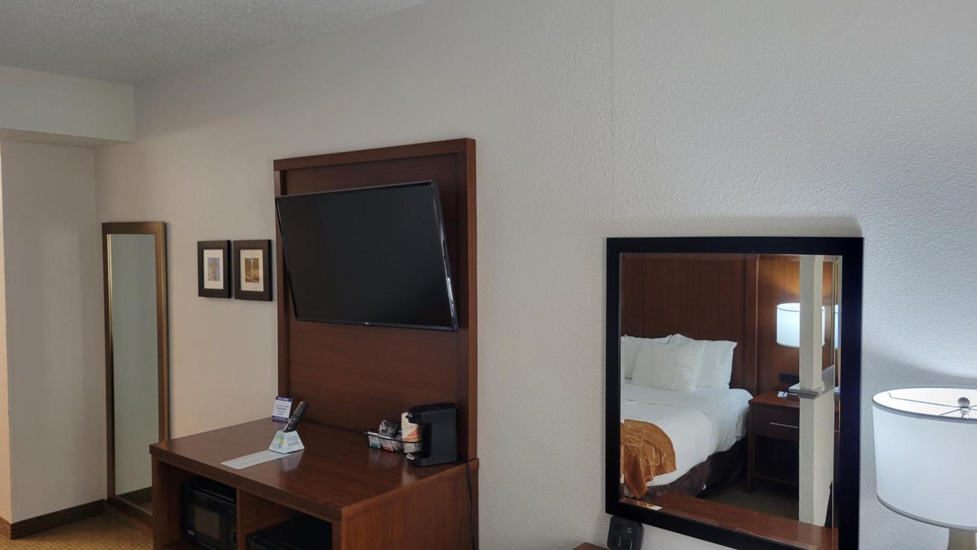 Comfort Suites Cumming-Atlanta near Northside Hospital Forsyth photo 24