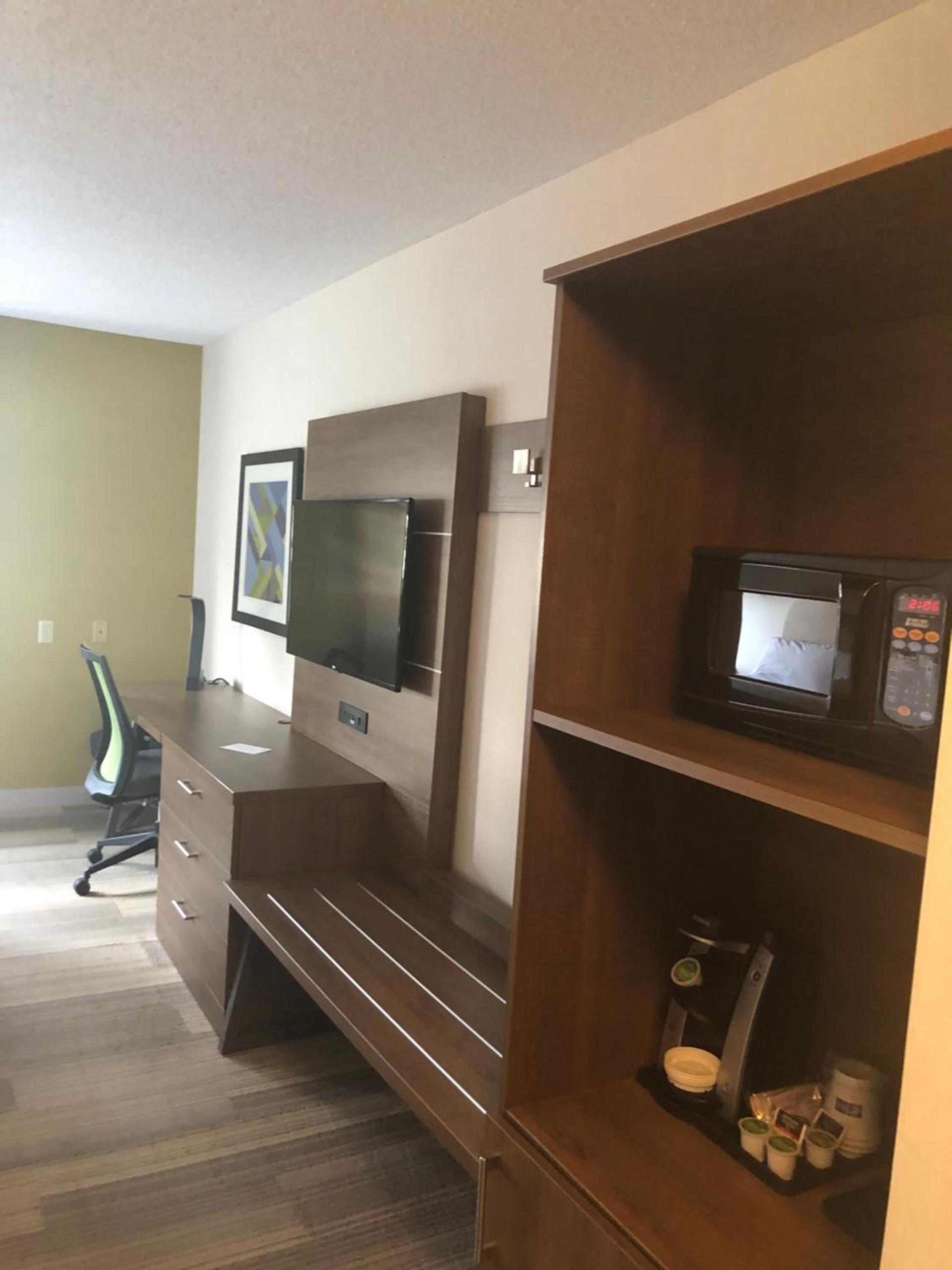Holiday Inn Express Mt. Vernon by IHG photo 8
