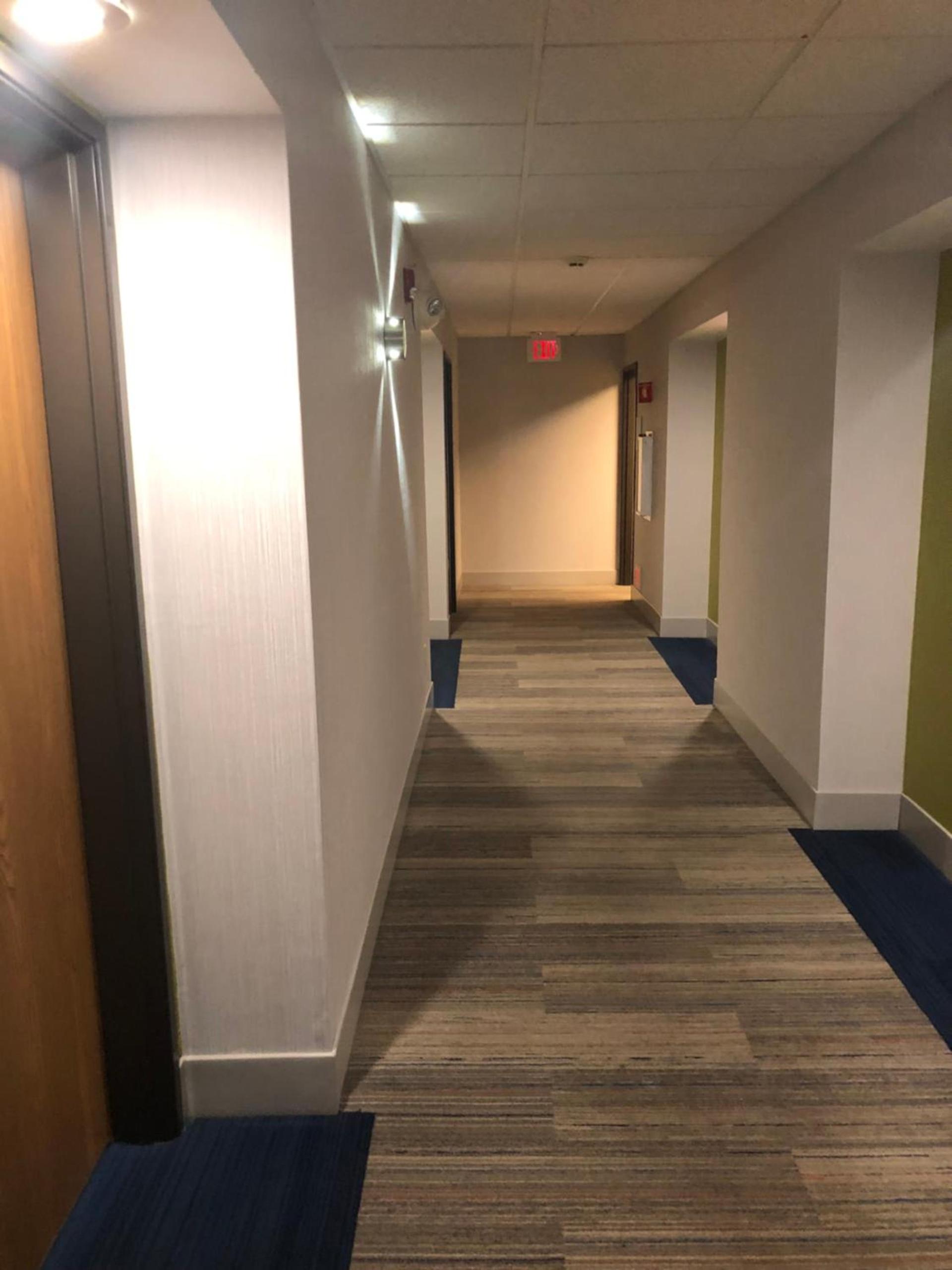 Holiday Inn Express Mt. Vernon by IHG photo 7