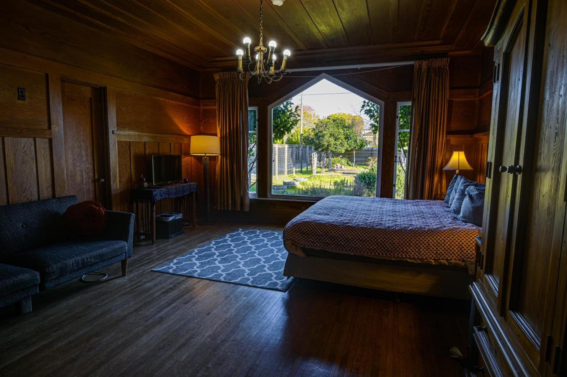 The Captains Quarters photo 6