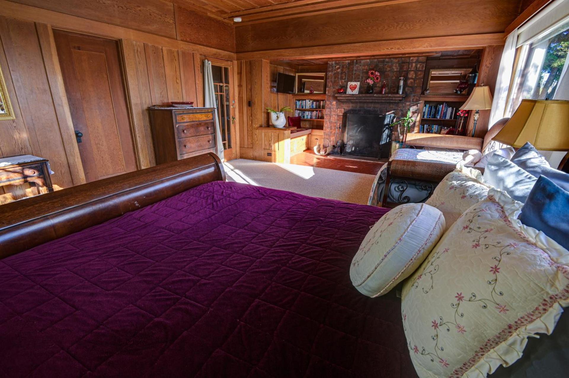 The Captains Quarters photo 13