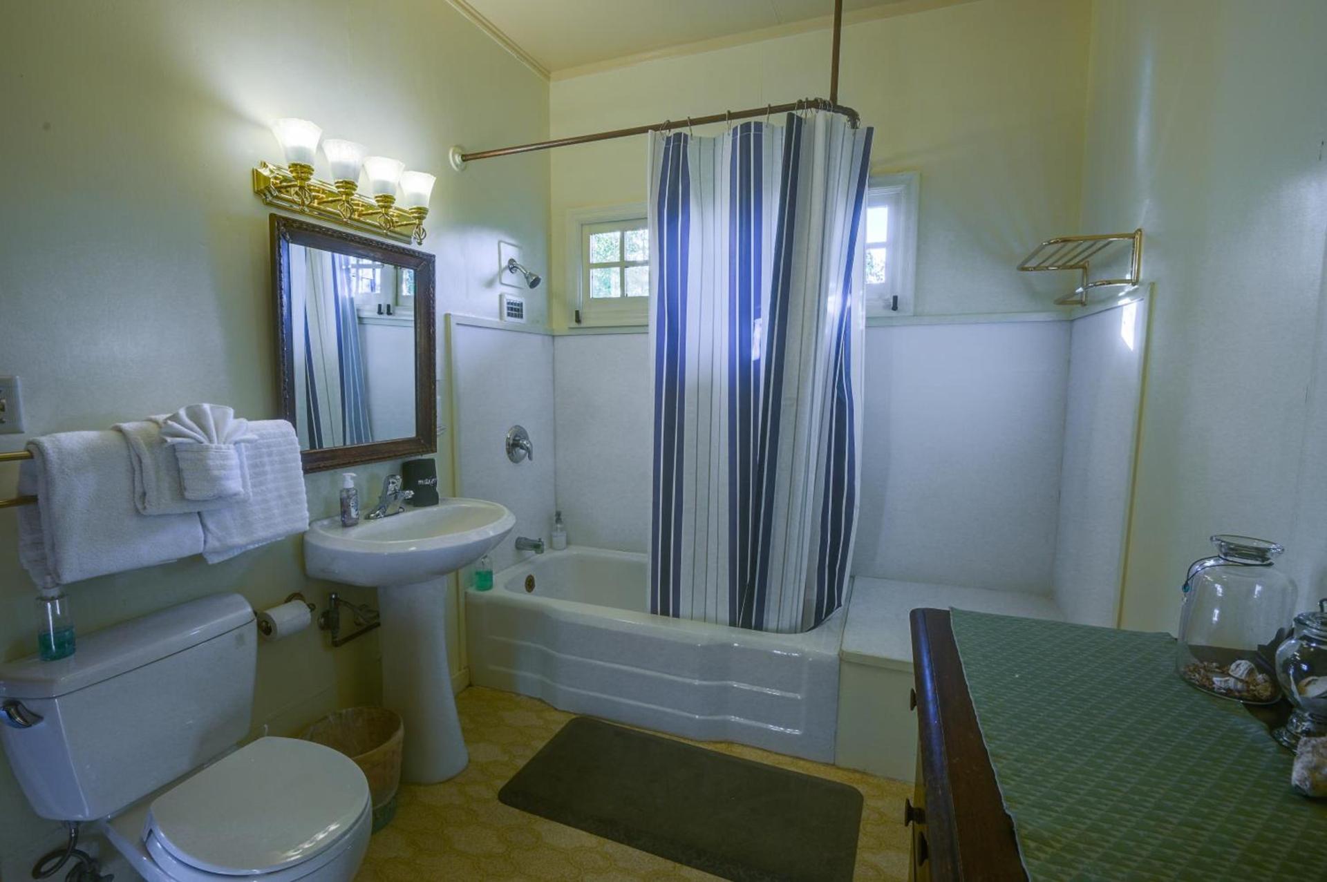 The Captains Quarters photo 15