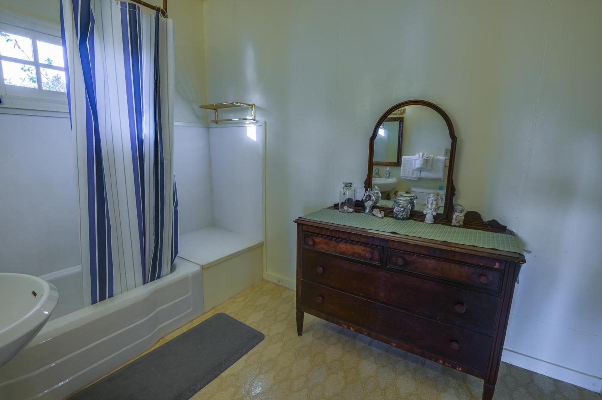The Captains Quarters photo 16
