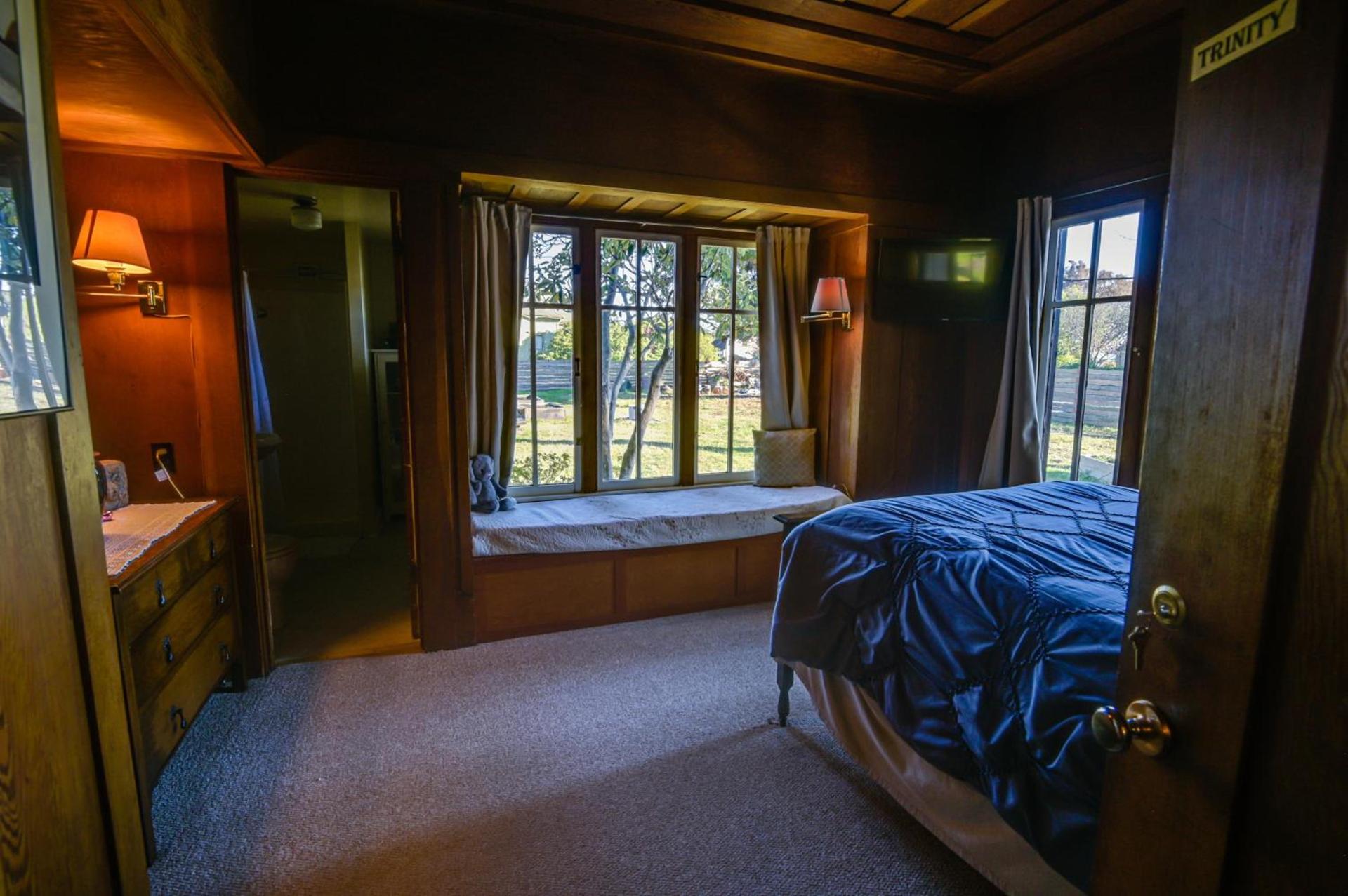 The Captains Quarters photo 17