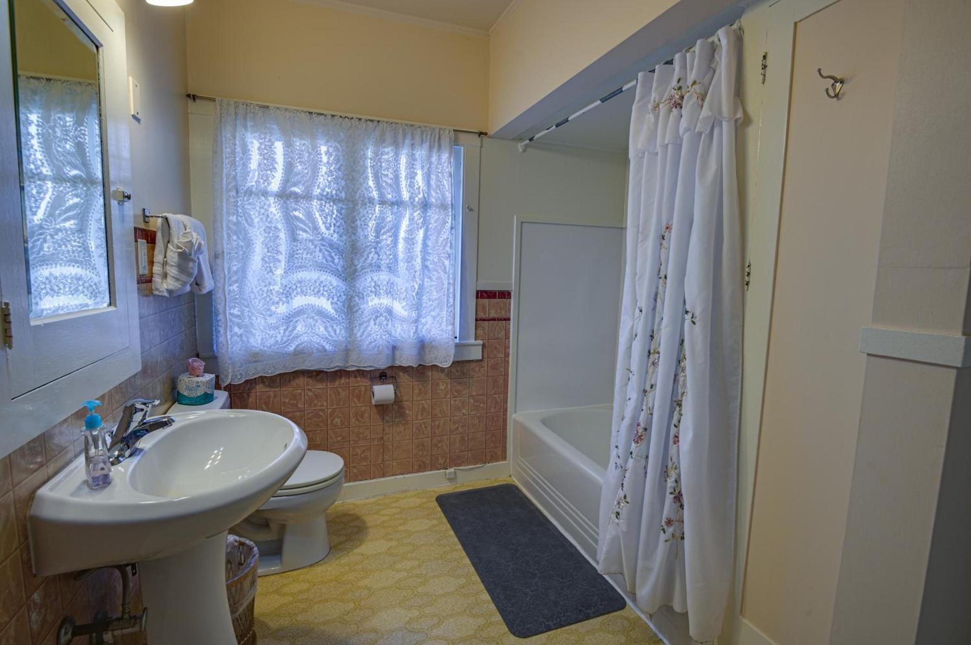 The Captains Quarters photo 43