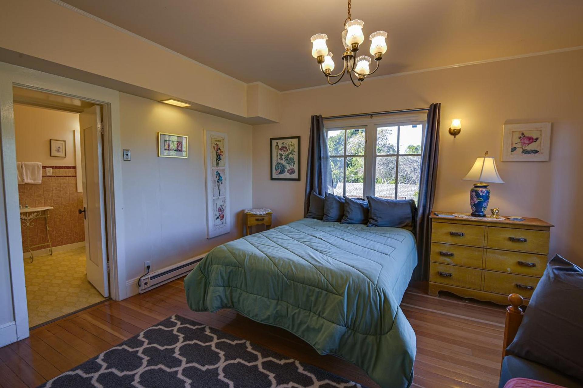 The Captains Quarters photo 44