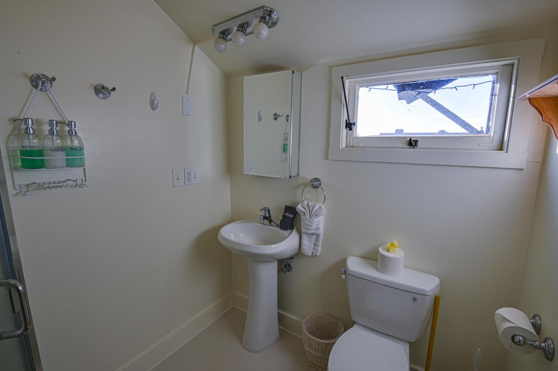 The Captains Quarters photo 49