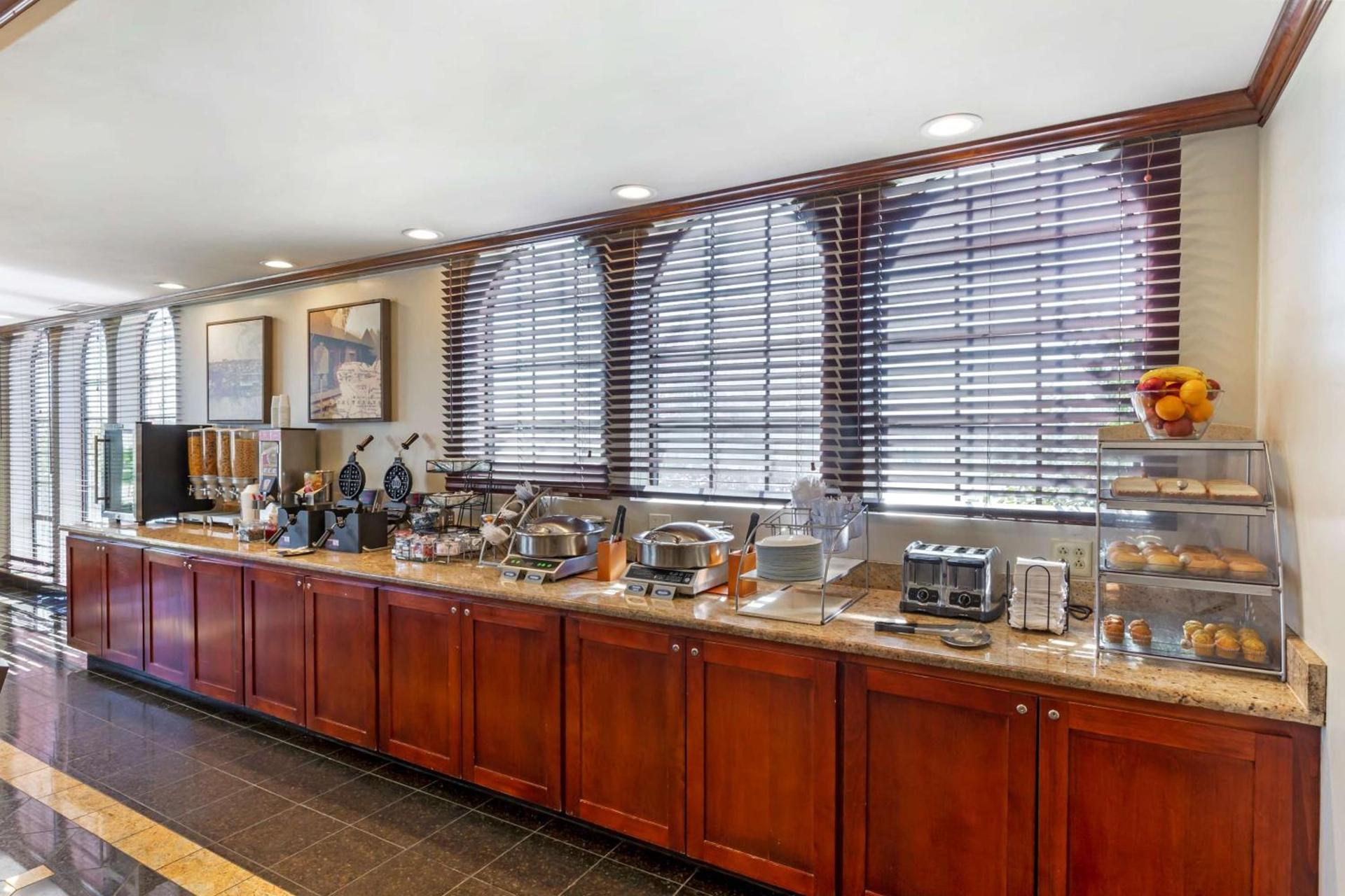 Best Western Plus South Hill Inn photo 9