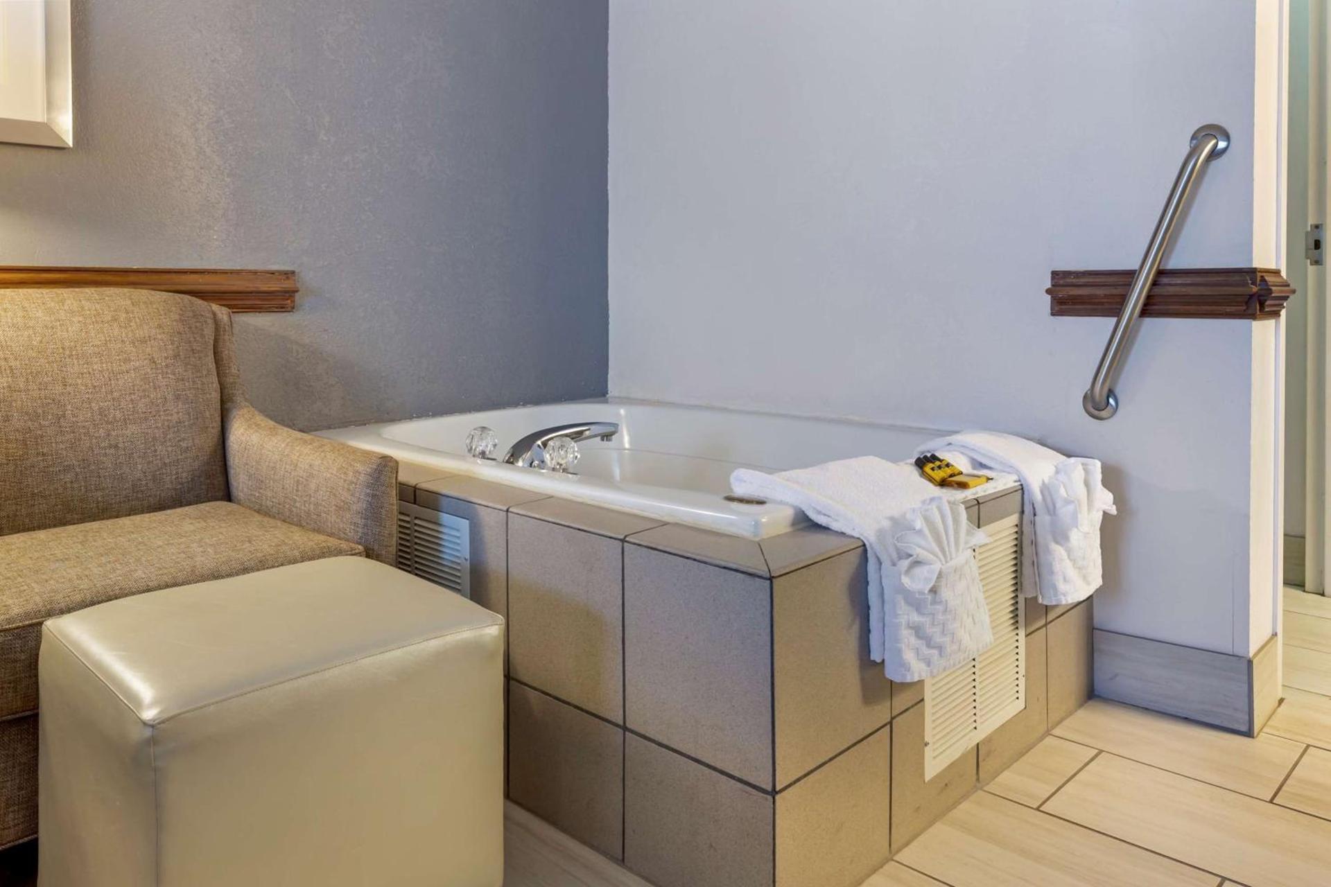 Best Western Plus South Hill Inn photo 12