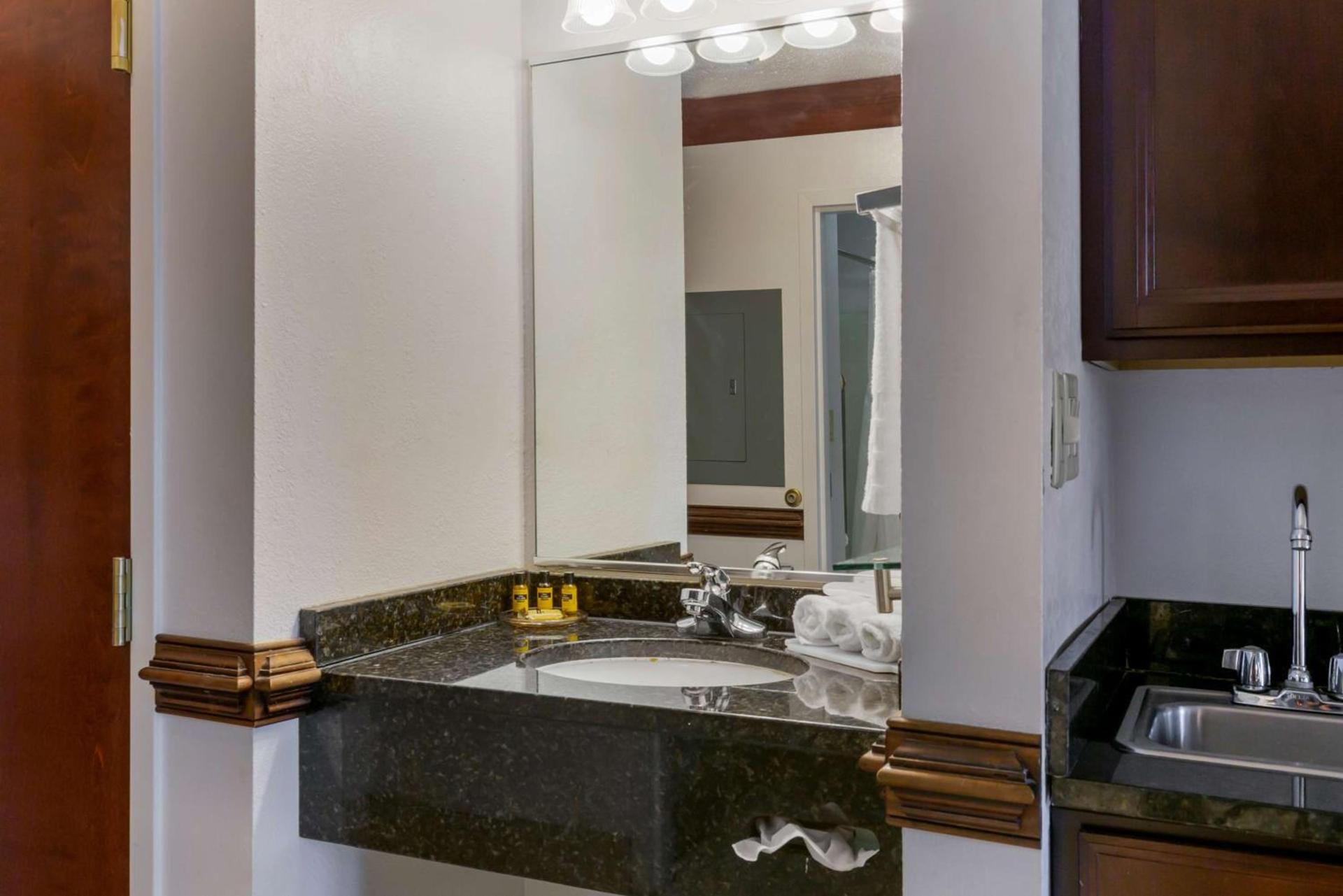 Best Western Plus South Hill Inn photo 31