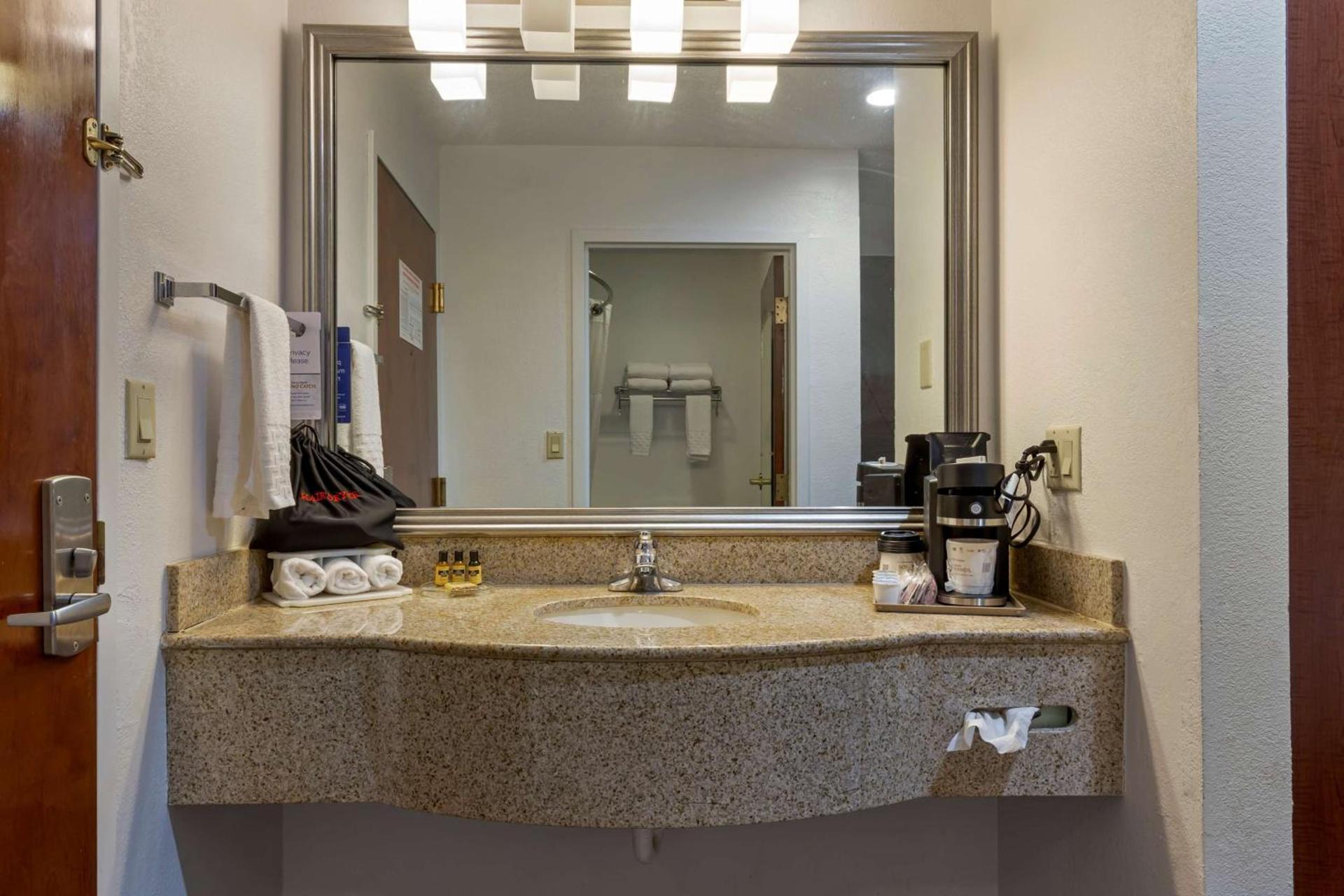 Best Western Plus South Hill Inn photo 32