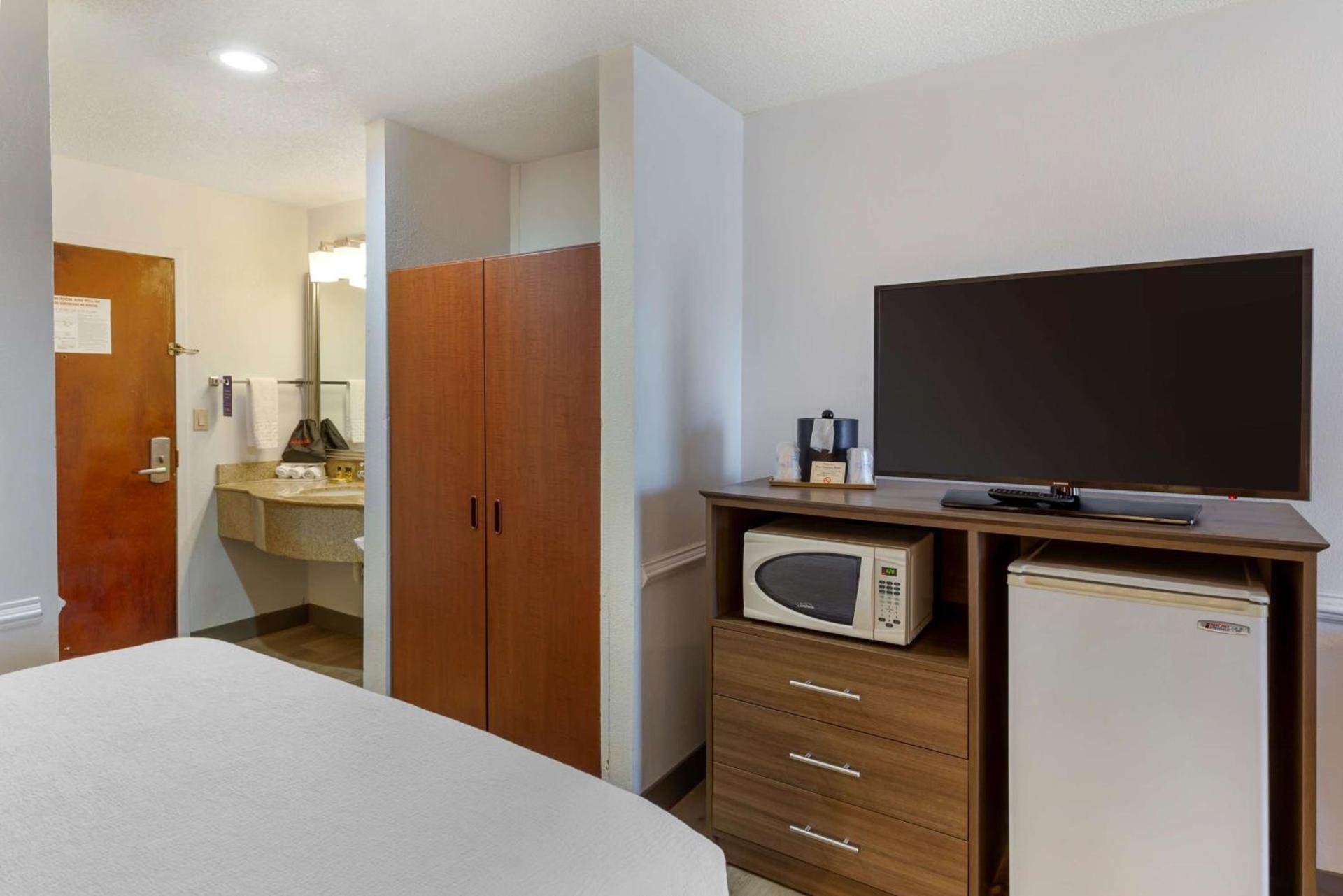 Best Western Plus South Hill Inn photo 20