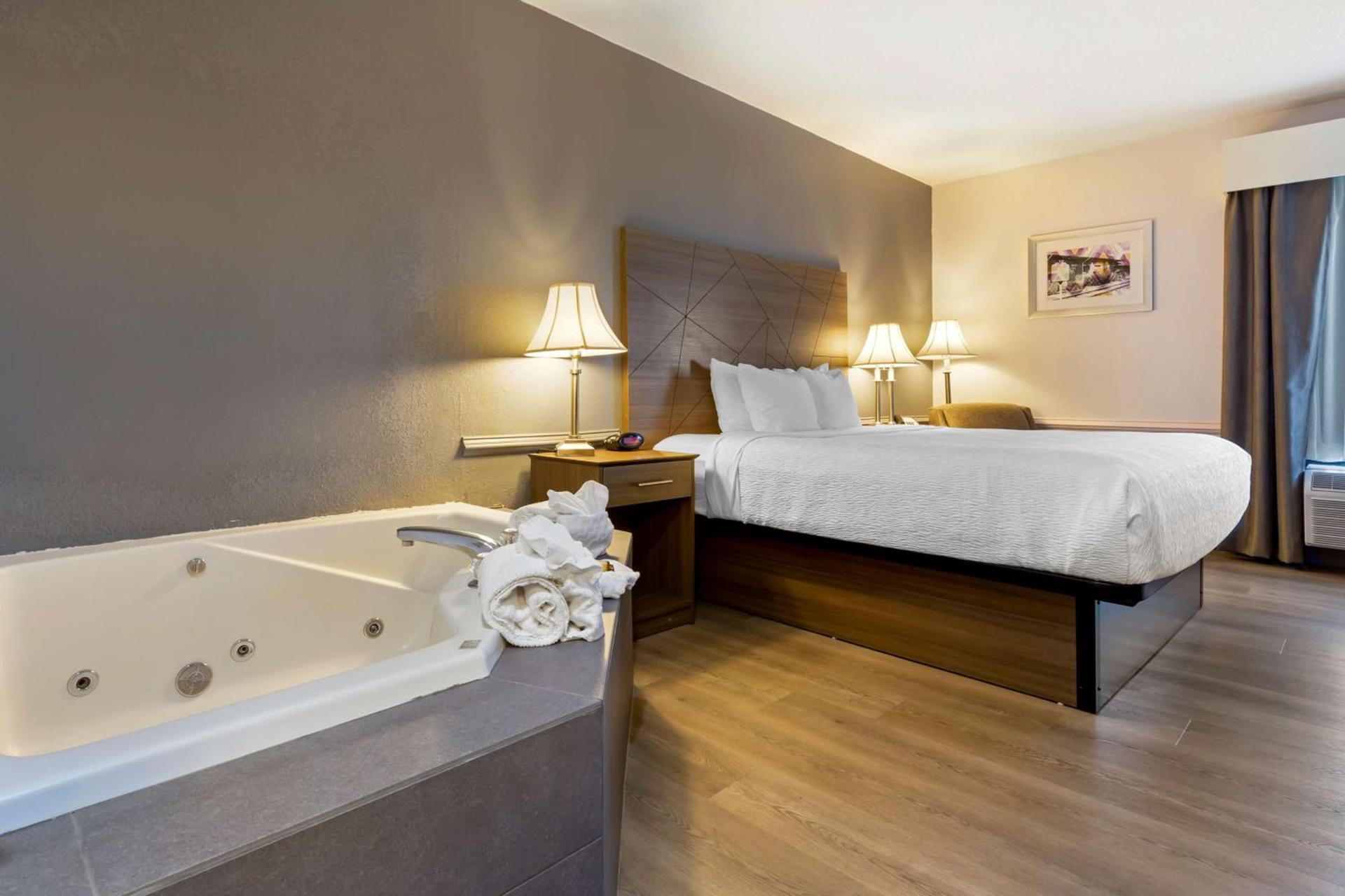 Best Western Plus South Hill Inn photo 11
