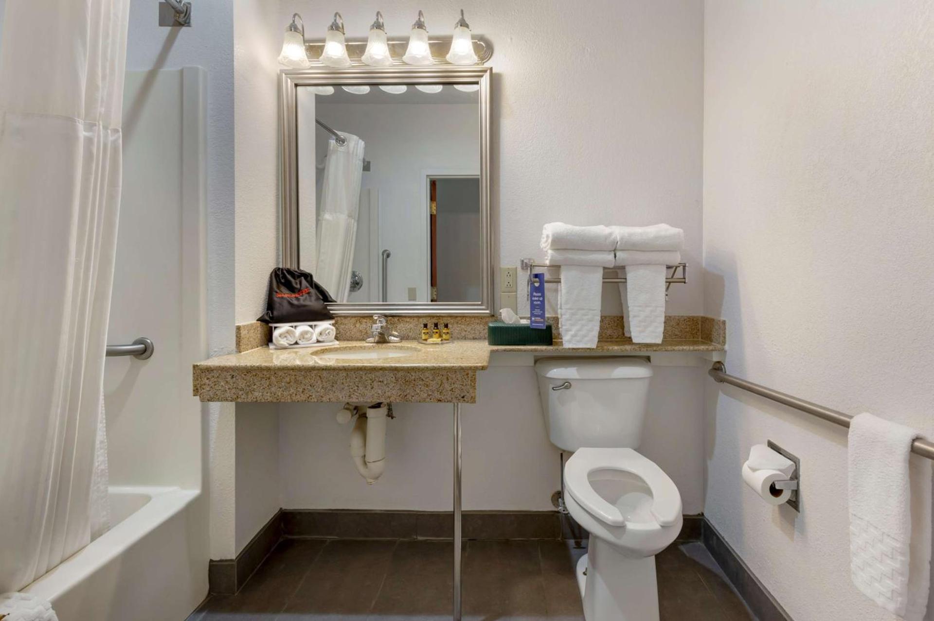 Best Western Plus South Hill Inn photo 39