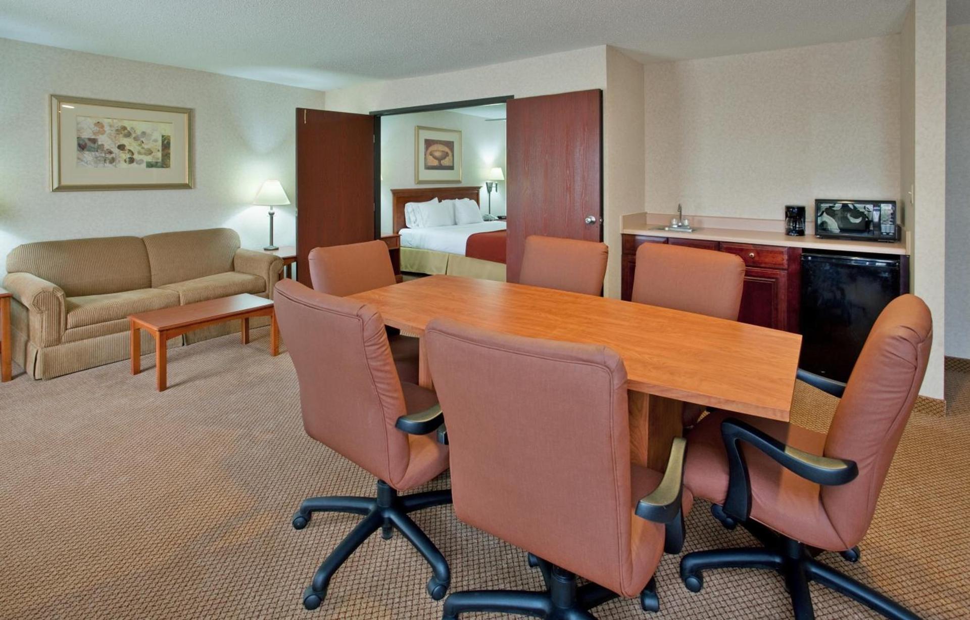 Seasons Inn & Suites Highland photo 12