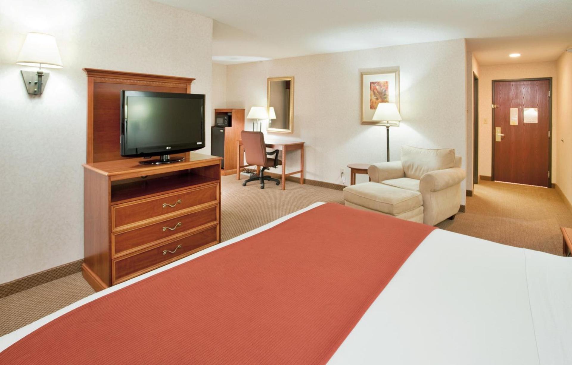Seasons Inn & Suites Highland photo 9