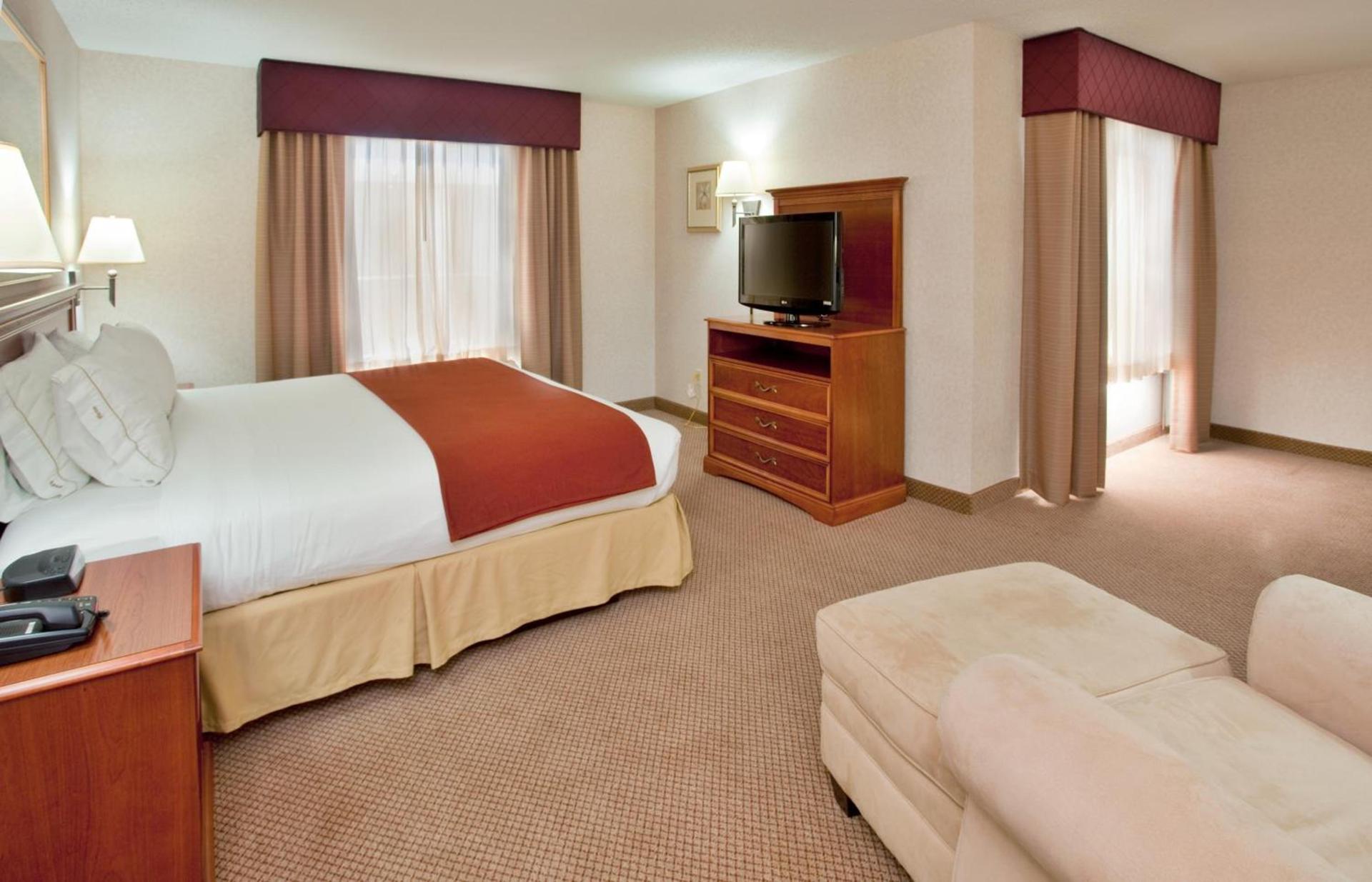 Seasons Inn & Suites Highland photo 13