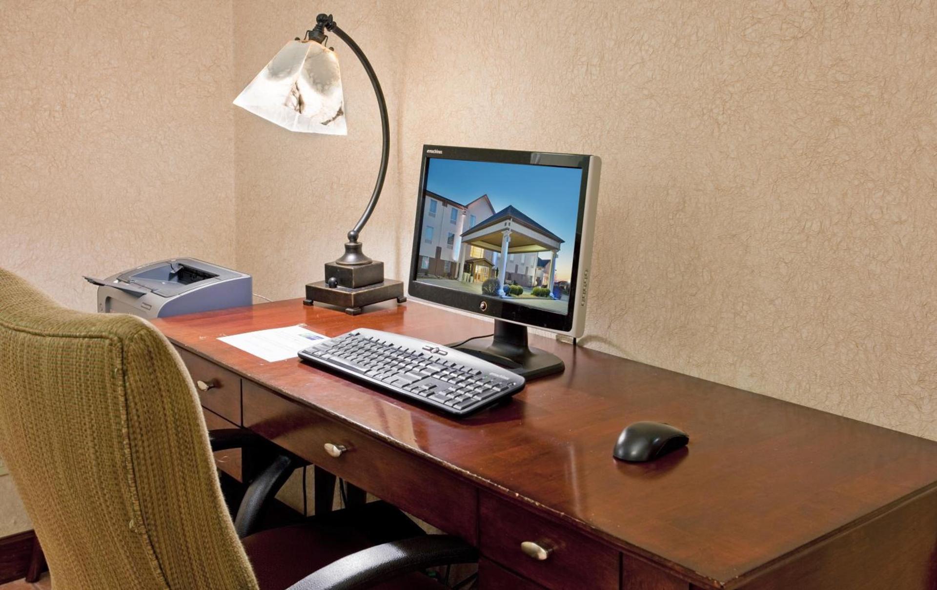 Seasons Inn & Suites Highland photo 14