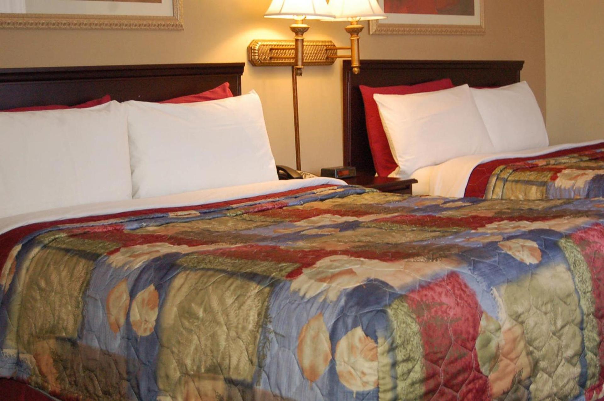 Golden Manor Inn & Suites photo 30