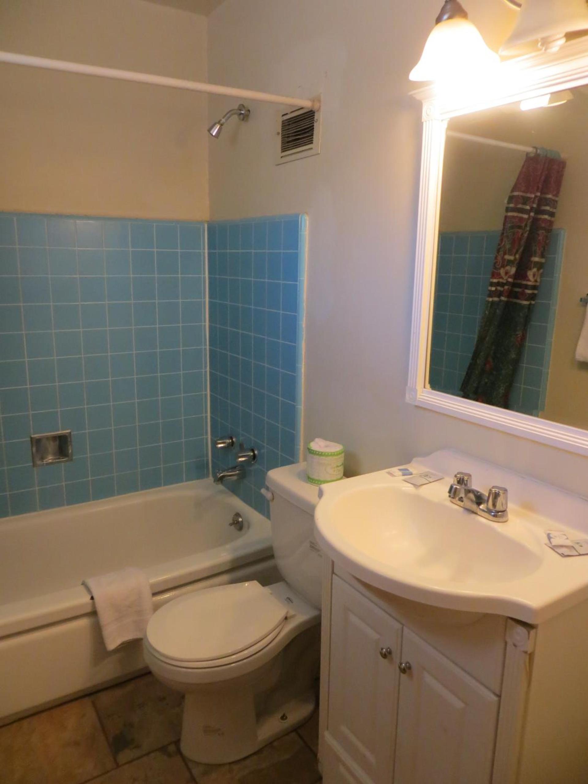 Cedar Inn & Suites photo 2