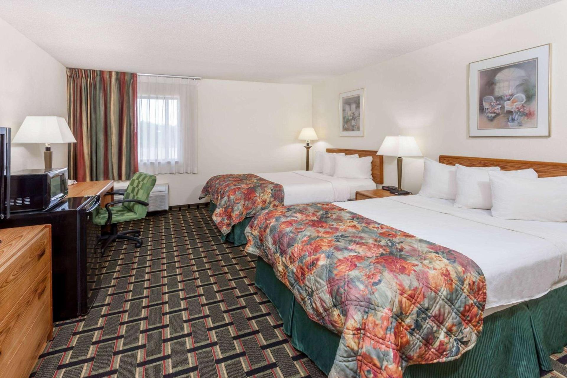 Baymont by Wyndham Decatur photo 16