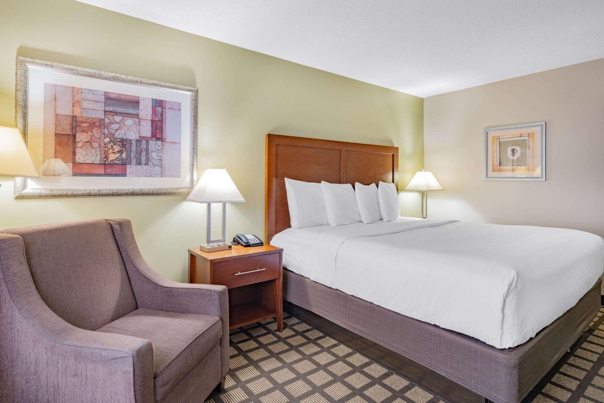Baymont by Wyndham Gurnee photo 22