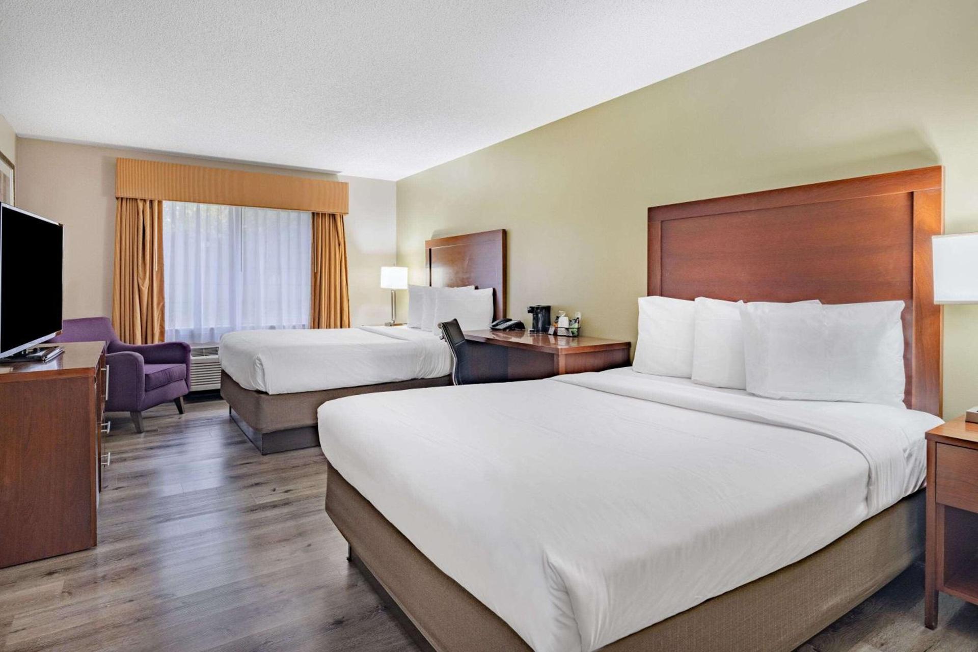 Baymont by Wyndham Gurnee photo 23